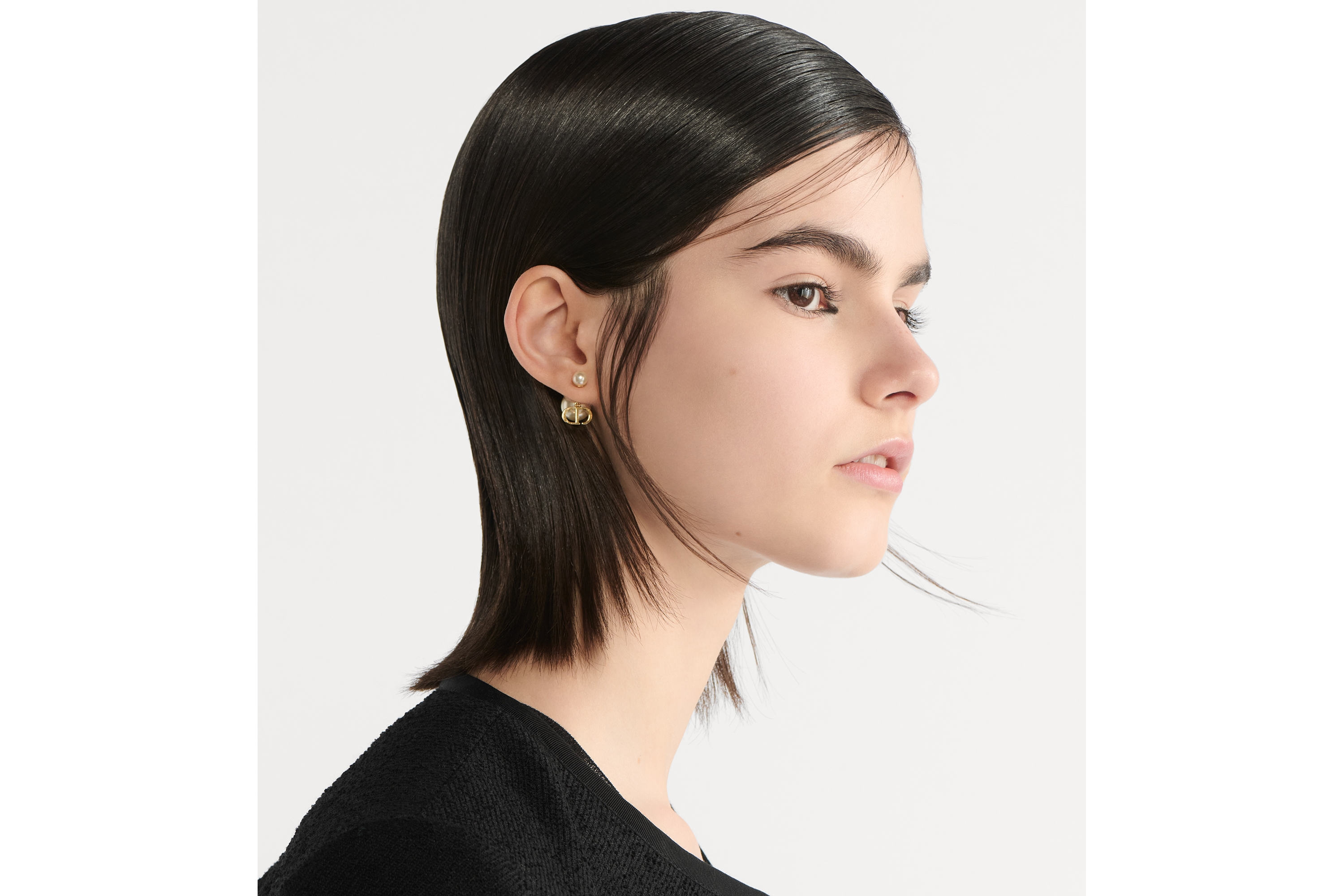 look_image_alt_prefix Dior Tribales-oorbellen Metaal met goudkleurige afwerking en witte harsparels E08