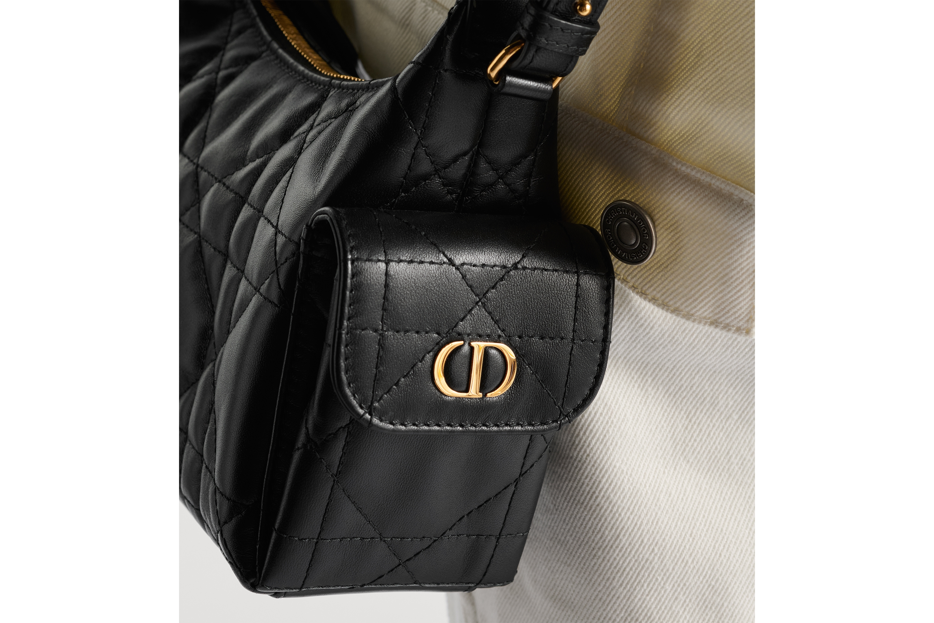 look_image_alt_prefix D-Dream Minitasche Macrocannage Lammleder in Schwarz E17