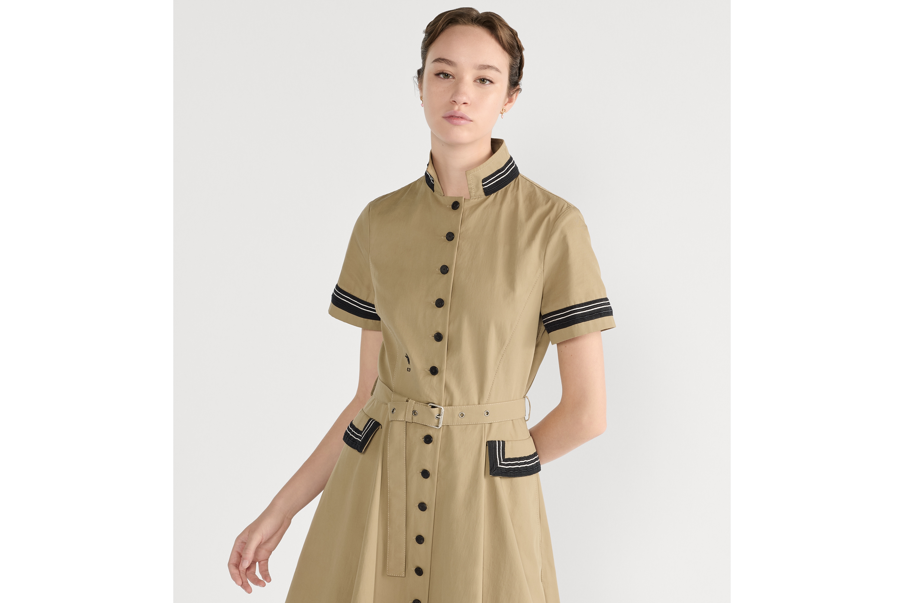 Ausgestelltes, mittellanges Hemdkleid Baumwollgabardine in Beige E04