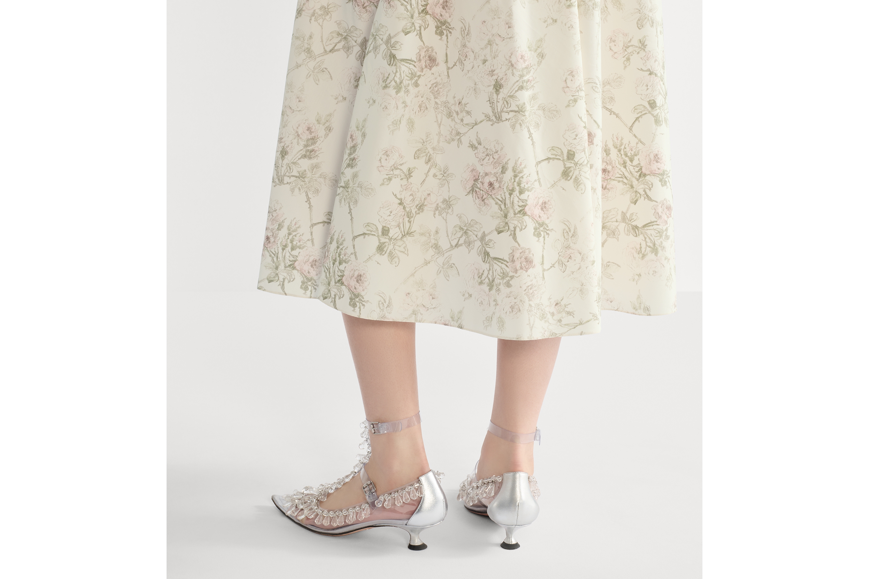 look_image_alt_prefix Abito midi svasato Popeline di cotone e seta bianca con motivo Rosier de Dior multicolore E16