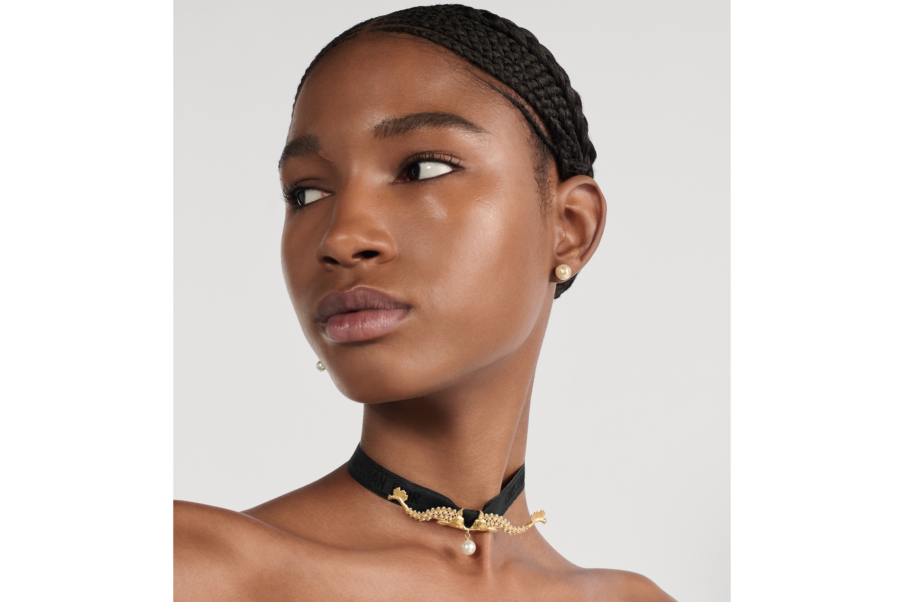 Look Dior Arabesque Choker Black Grosgrain-Effect Technical Fabric, Gold-Finish Metal and White Resin Pearl E08