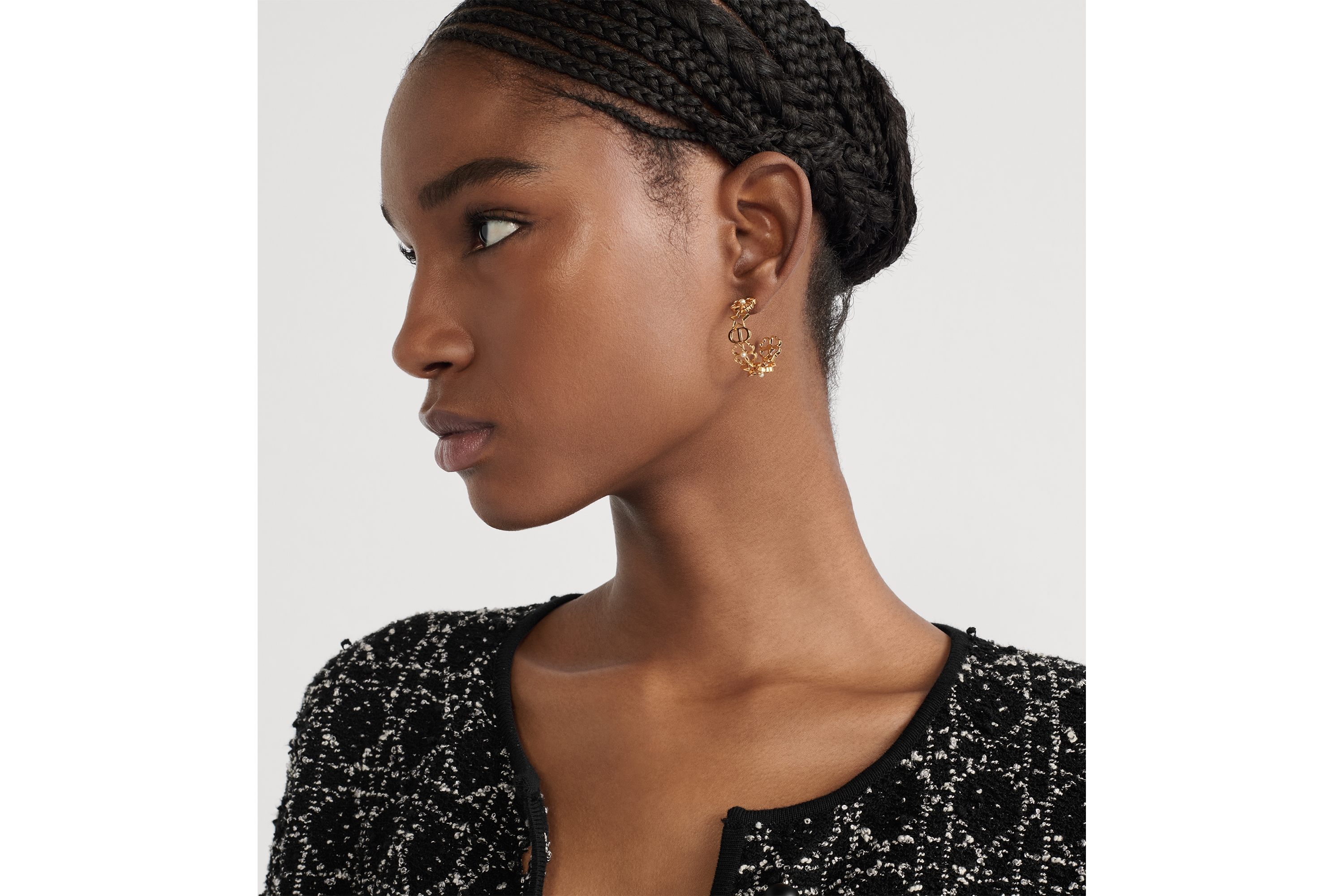 Look Dior Lucky Lace Hoop Earrings Gold-Finish Metal and White Resin Pearls E07