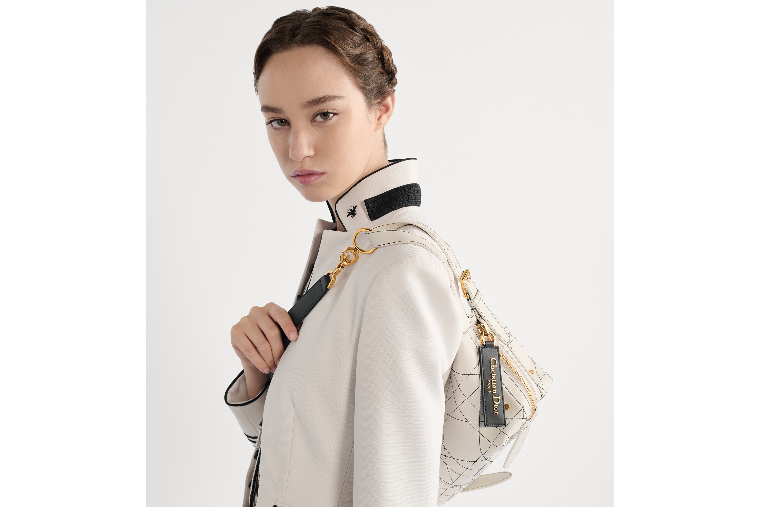 look_image_alt_prefix 小碼雙色小牛皮 D-Journey 手袋 白色 Flat Macrocannage 大型藤格紋圖案配對比黑色縫線 E10