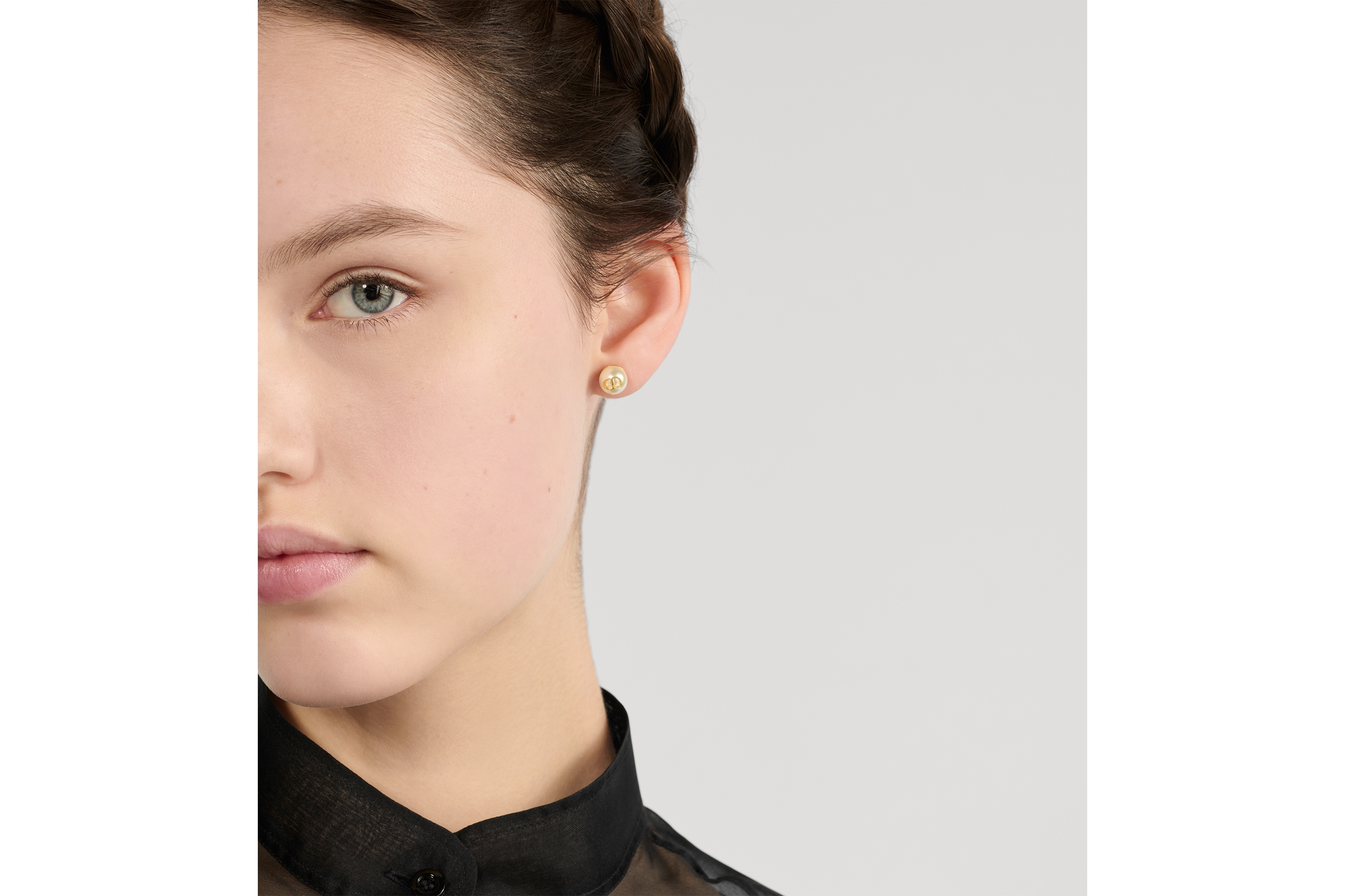 Look Dior Tribales Earrings Gold-Finish Metal and White Resin Pearls E07