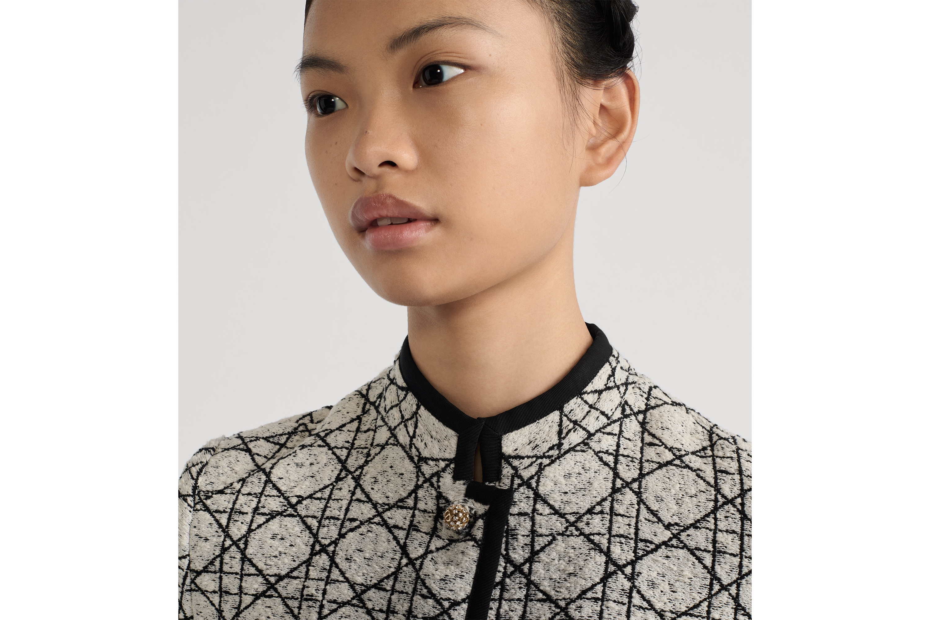 แจ็กเก็ตทรงครอปลาย Macrocannage ผ้าทวีดผสมผ้าวูลสีดํากับสีขาว E12