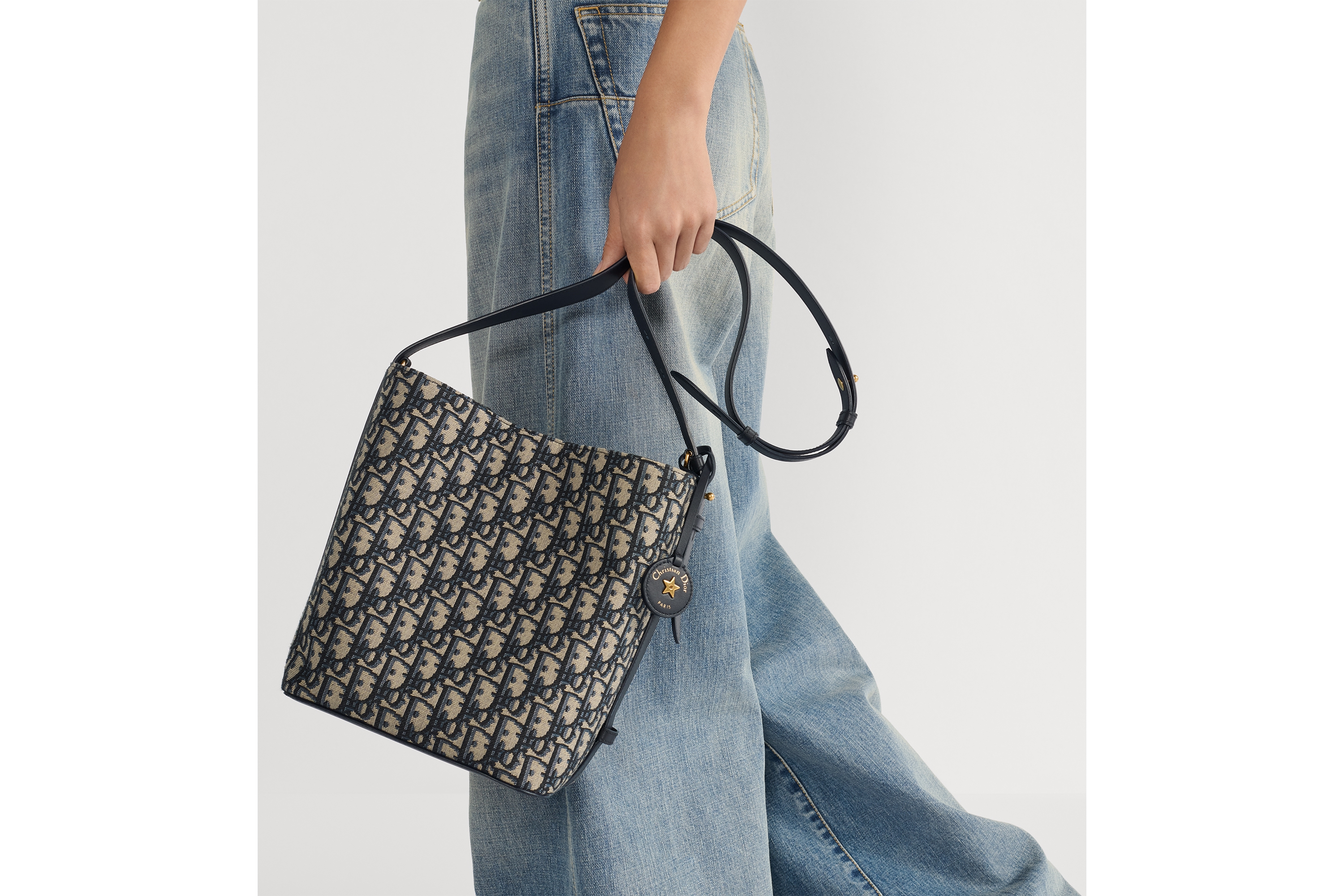 Look Small Diorstar Bucket Bag Blue Dior Oblique Jacquard E10