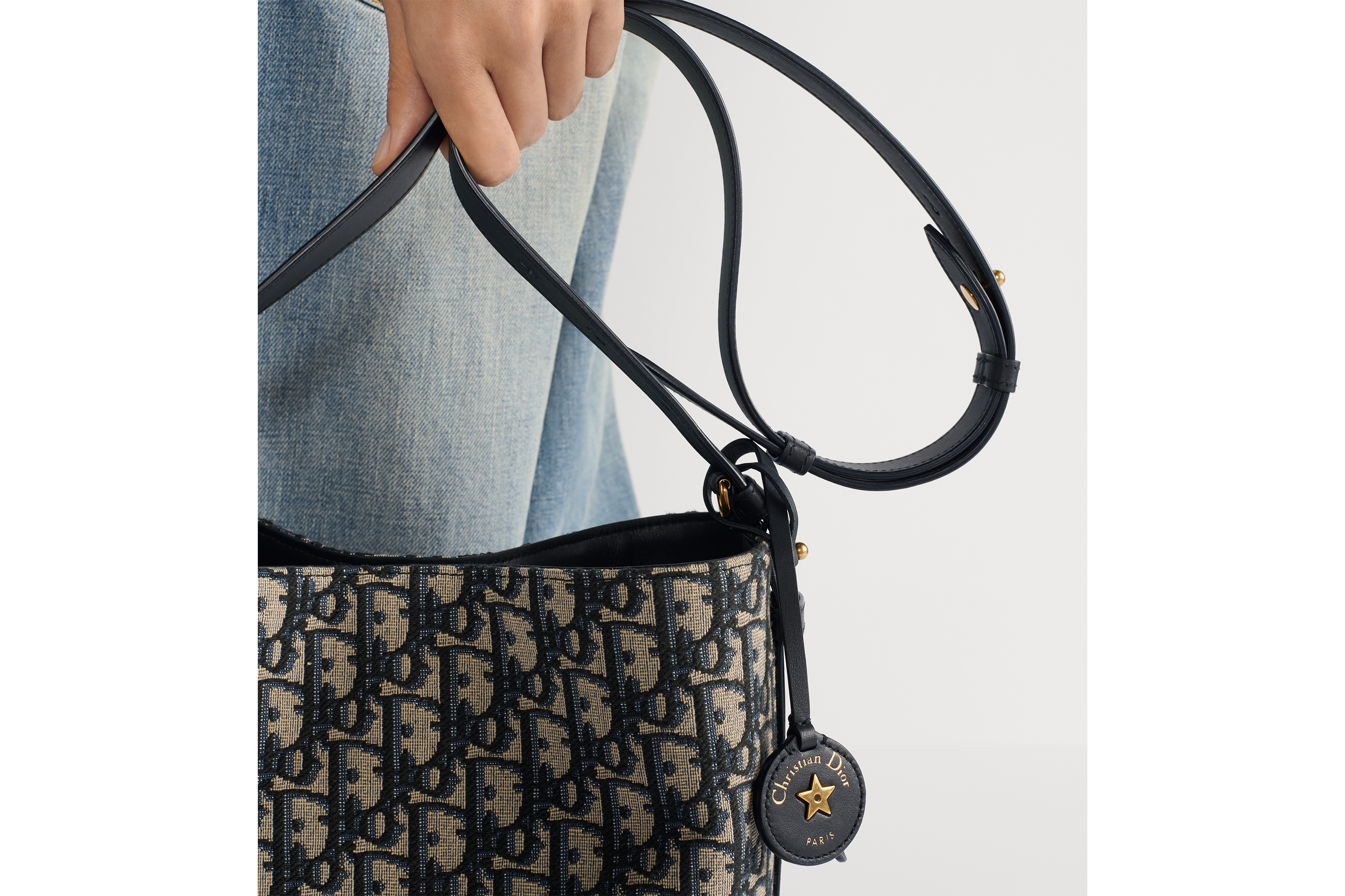 Look Small Diorstar Bucket Bag Blue Dior Oblique Jacquard E17