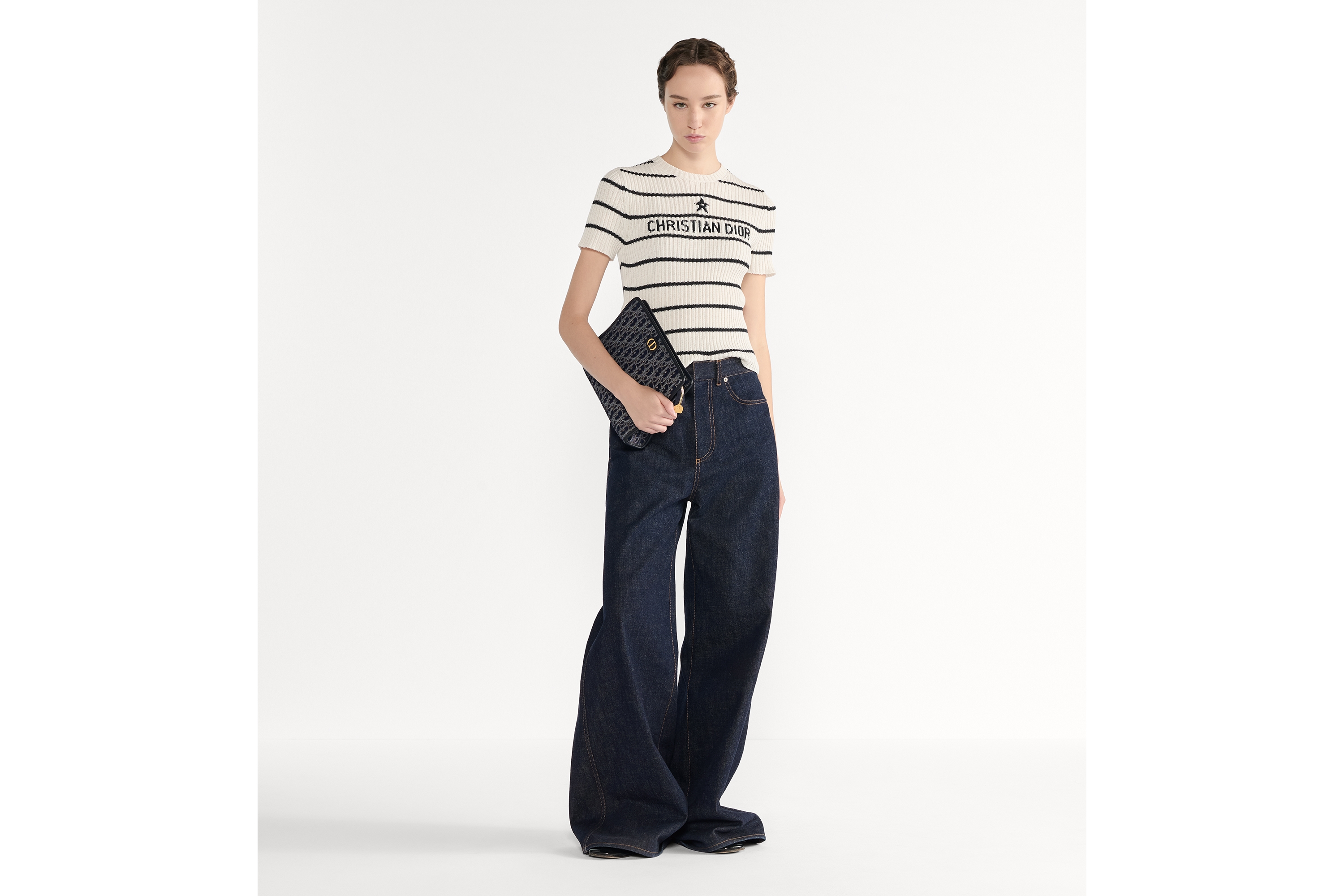 30 Montaigne Dea Pouch