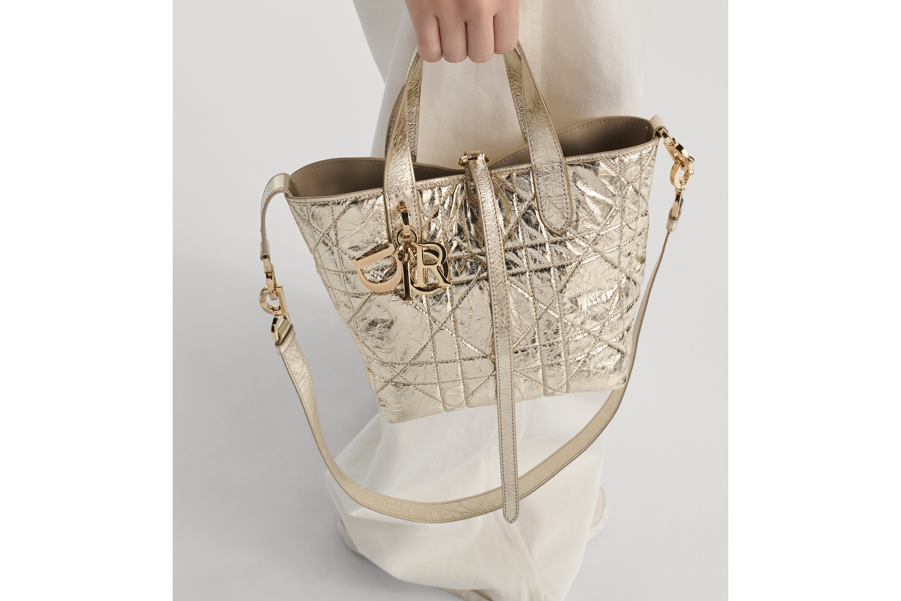 Dior Toujours バーティカル トートバッグ スモール フラット マクロカナージュ クリンクルド カーフスキン E11