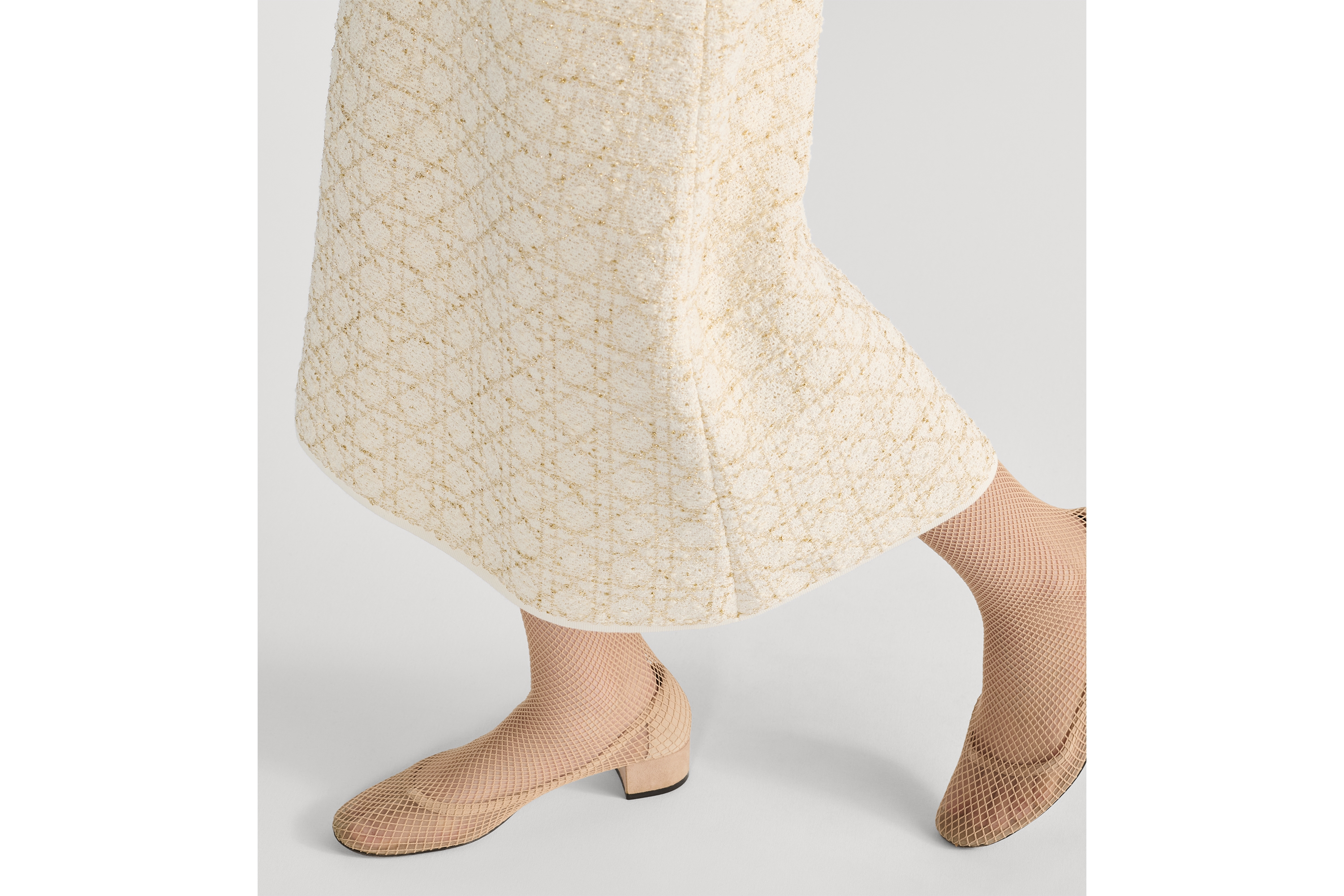 Mid-Length Macrocannage Straight Skirt White and Gold-Tone Cotton-Blend Tweed Knit E15