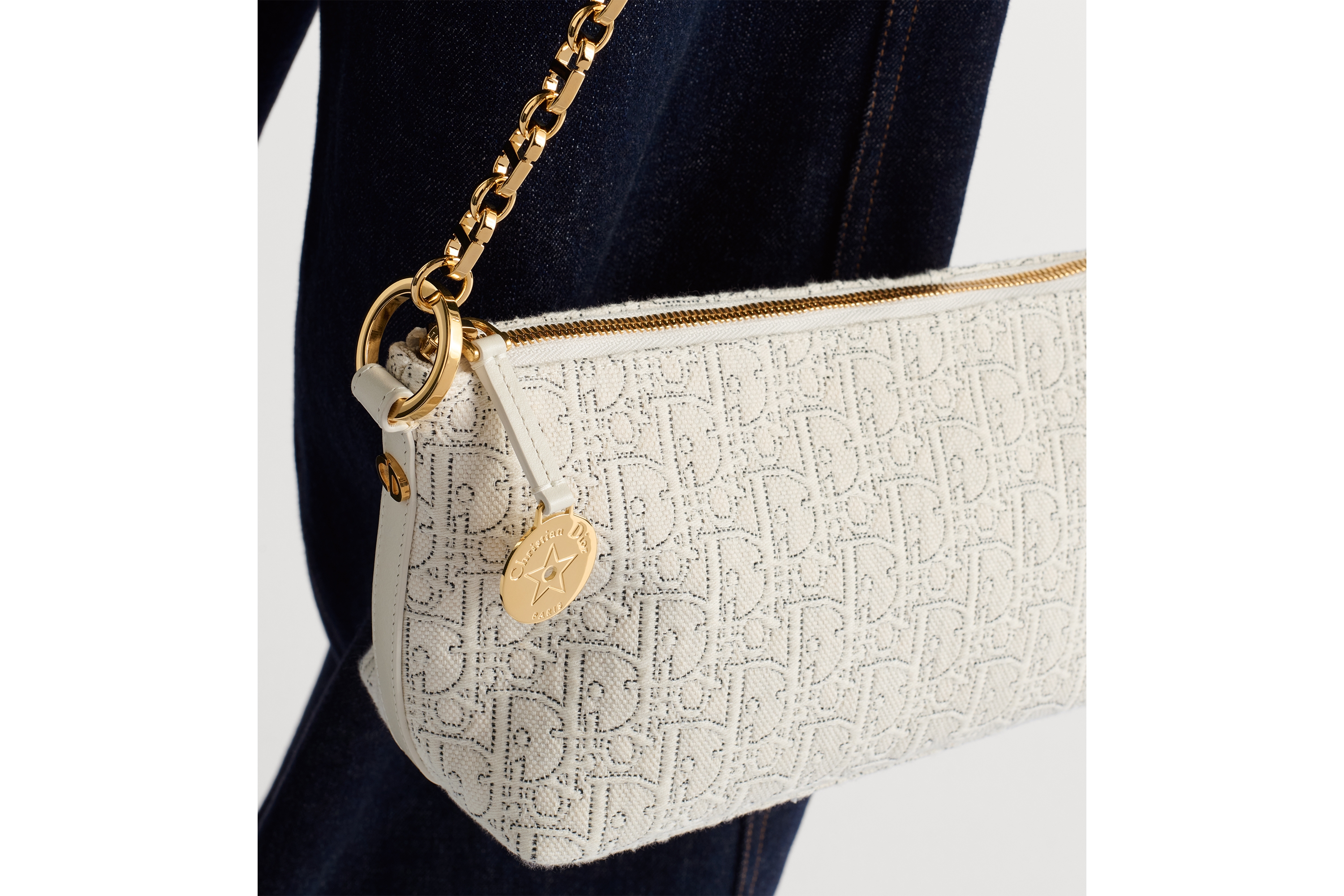 Look Diorstar Hobo Bag with Chain White Dior Oblique Jacquard with Contrasting Black Topstitching E17