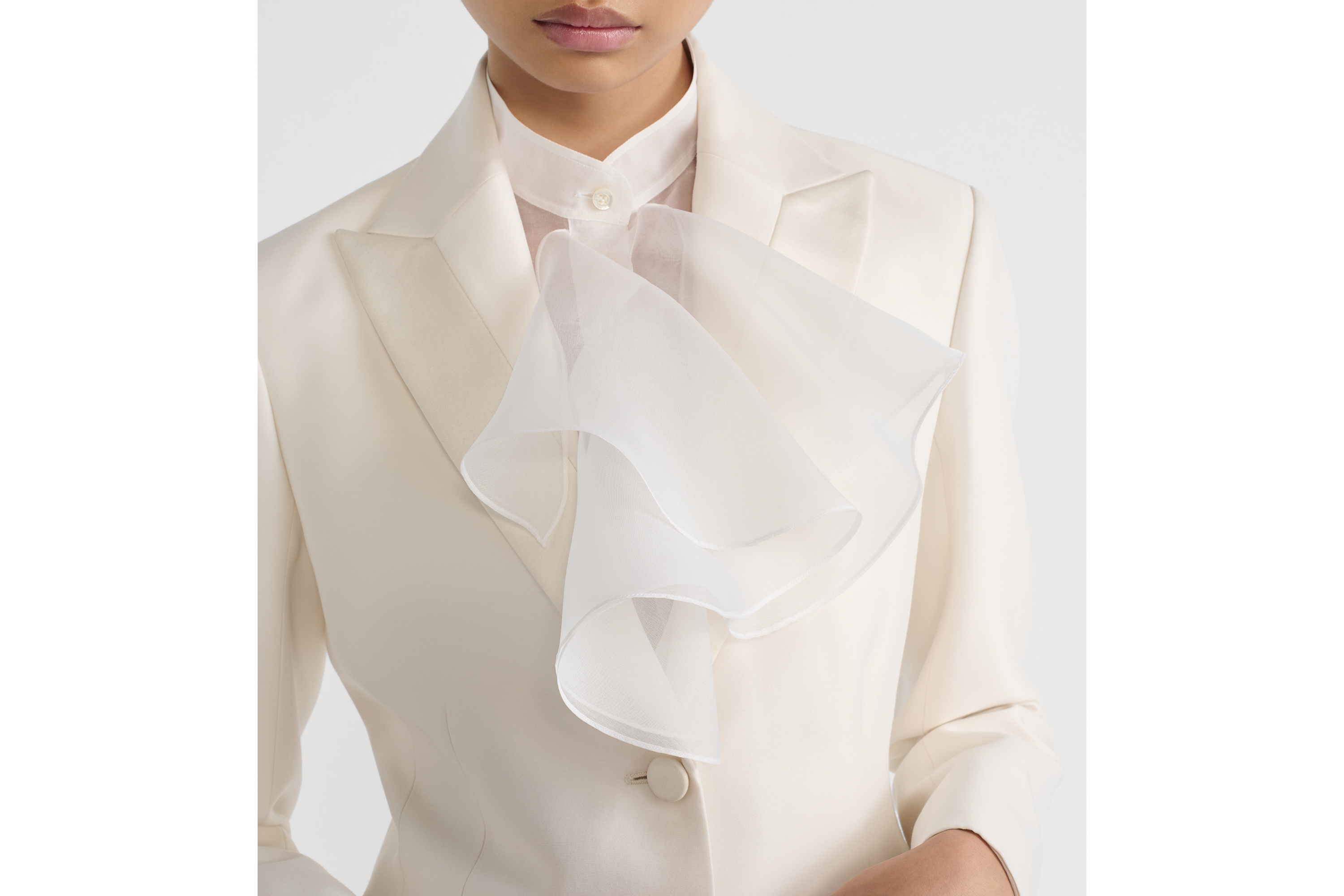 look_image_alt_prefix Taillierte Jacke Wolle und Shantungseide in Weiß E12