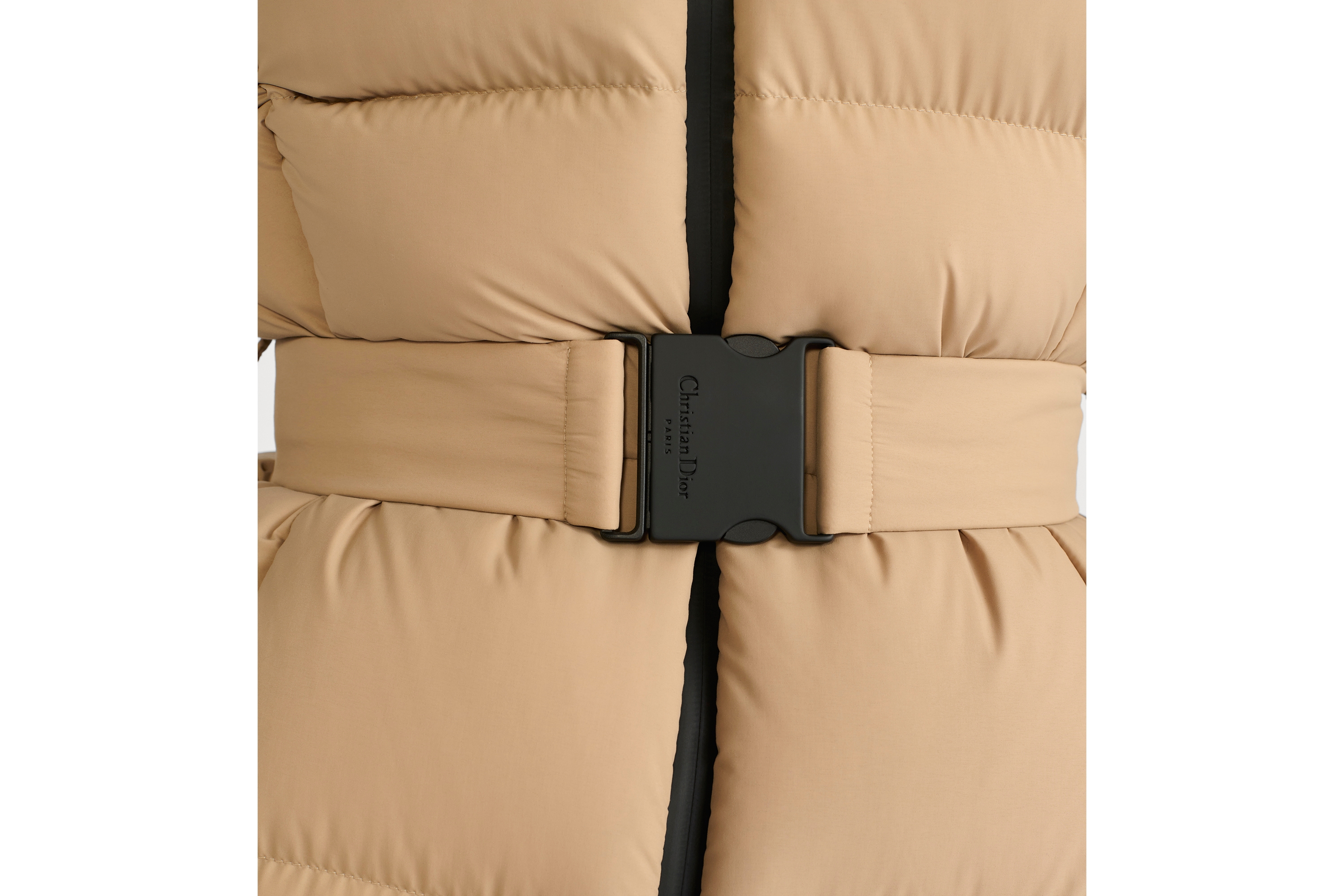 Doudoune ceinturée à capuche DiorAlps Taffetas technique matelassé beige E13