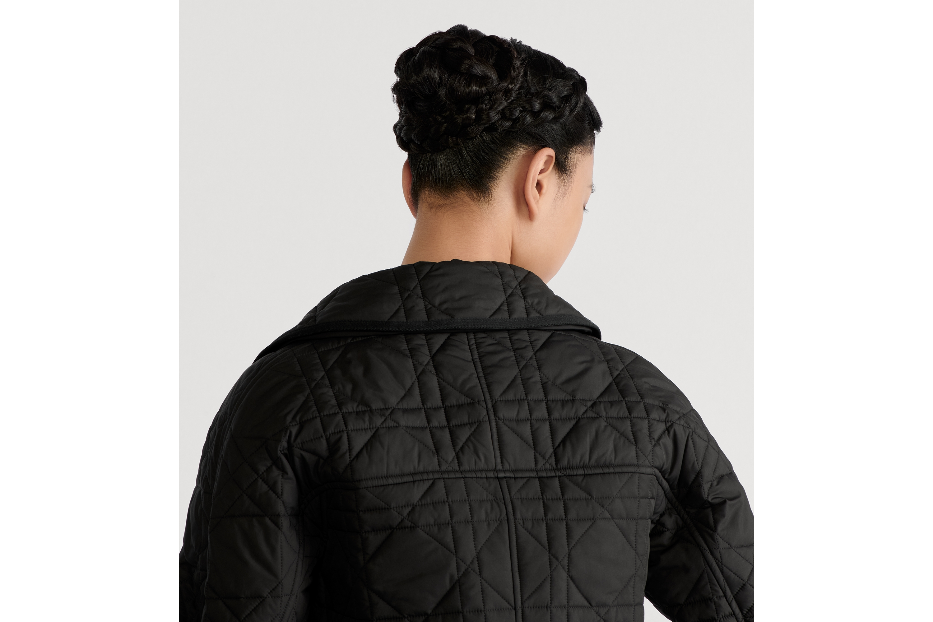 แจ็กเก็ตทรงเข้ารูปลาย Macrocannage ผ้าเทคนิคัลแทฟฟิต้าลายควิลท์สีดํา E06