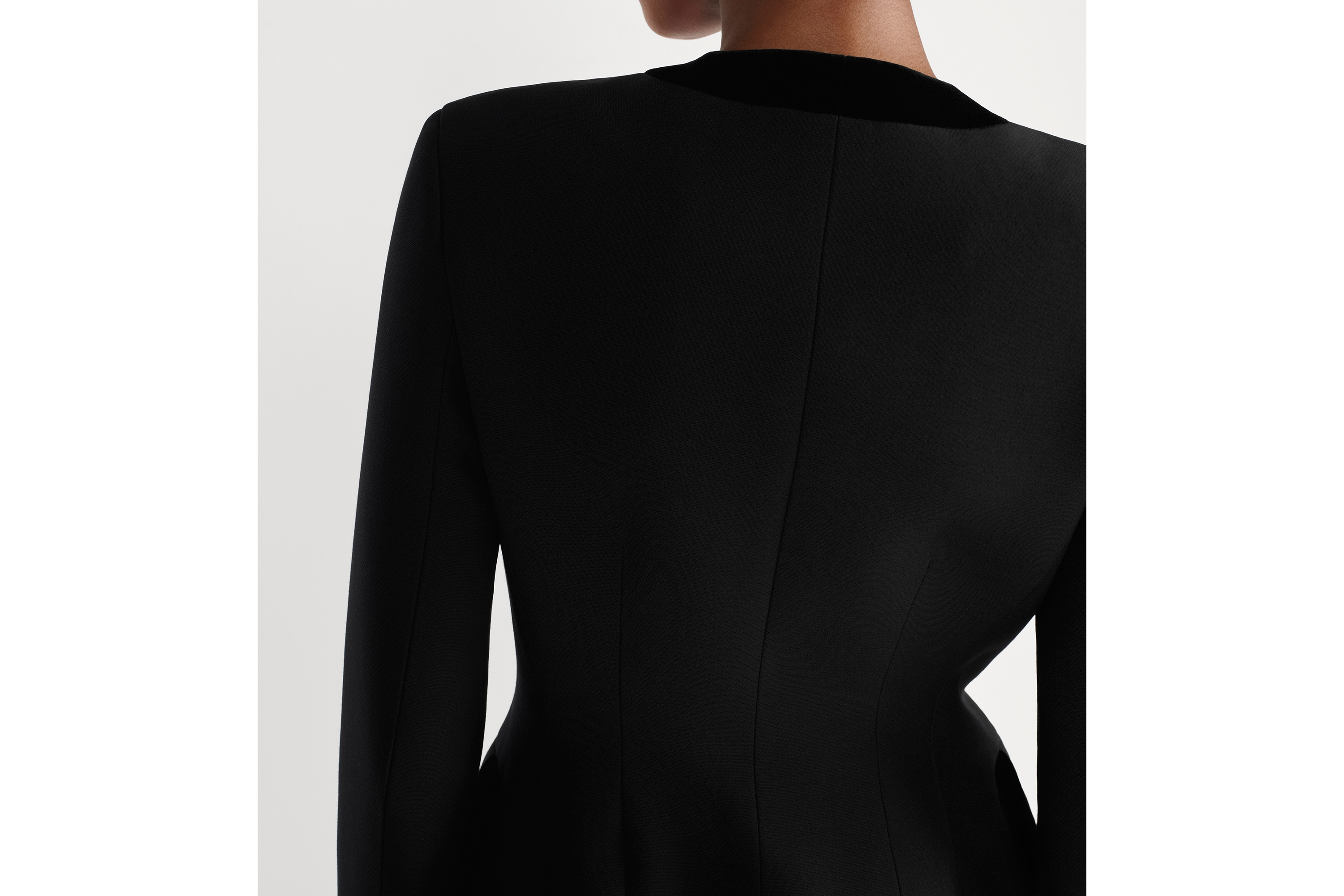 เสื้อแจ็กเก็ตรูปทรงพอดีตัว ผ้าวูลและผ้าไหมสีดำ E06