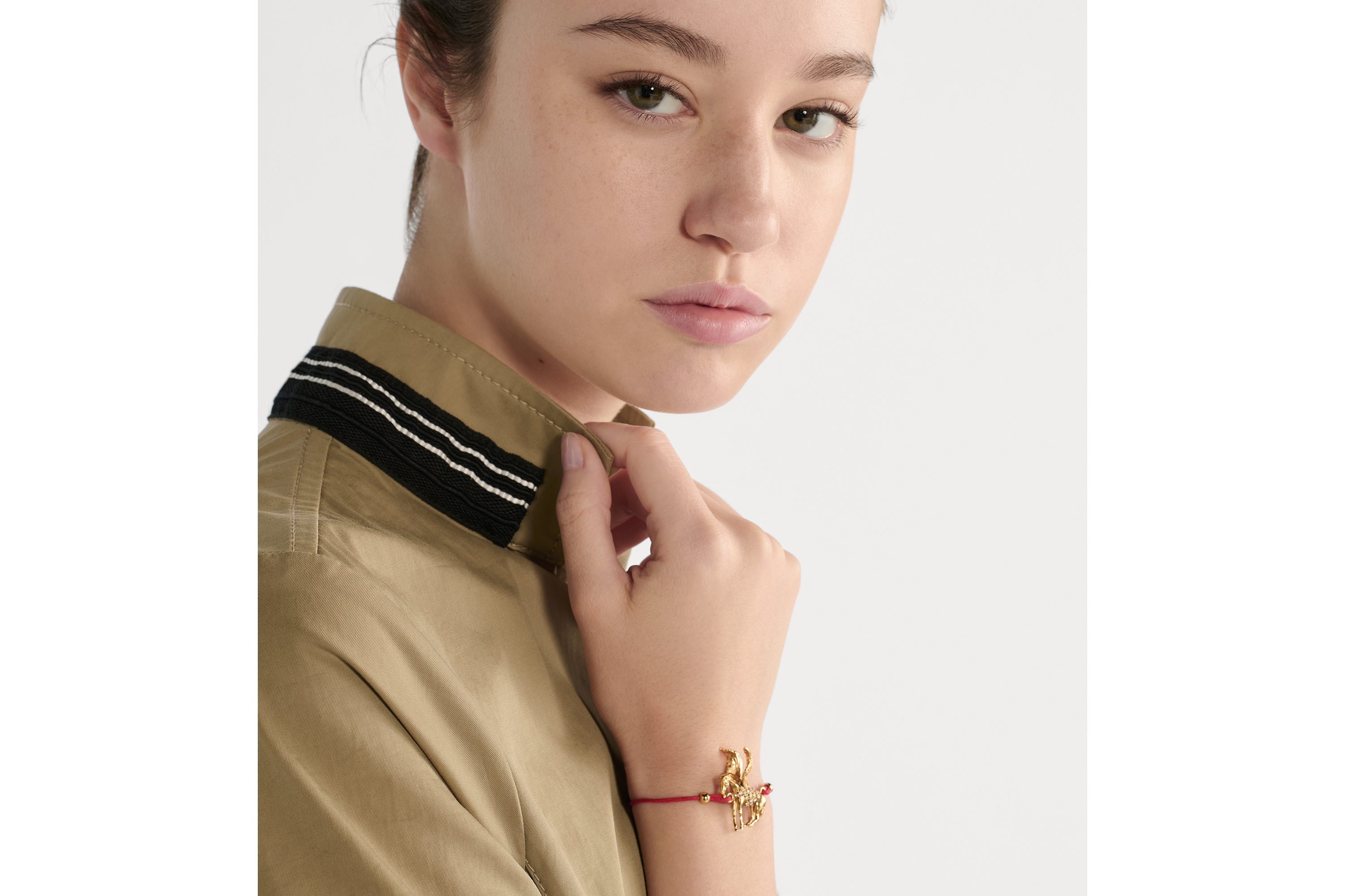 look_image_alt_prefix Diorelita Bracelet Gold-Finish Metal, Sparkling Crystals and Red Cotton E08