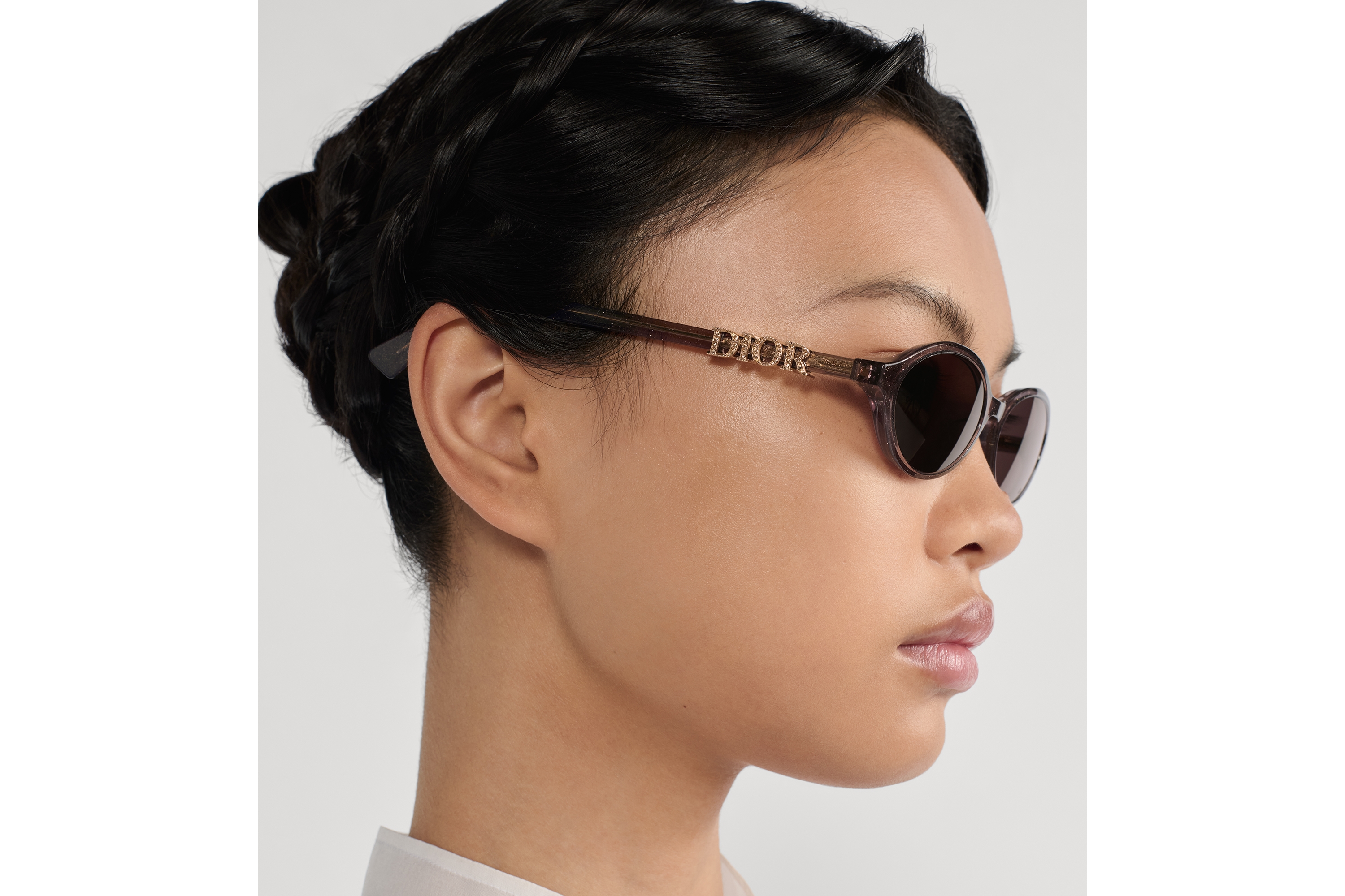 DiorTreasure R1I Ovale Sonnenbrille in transparentem Lila mit Glitzereffekt E08