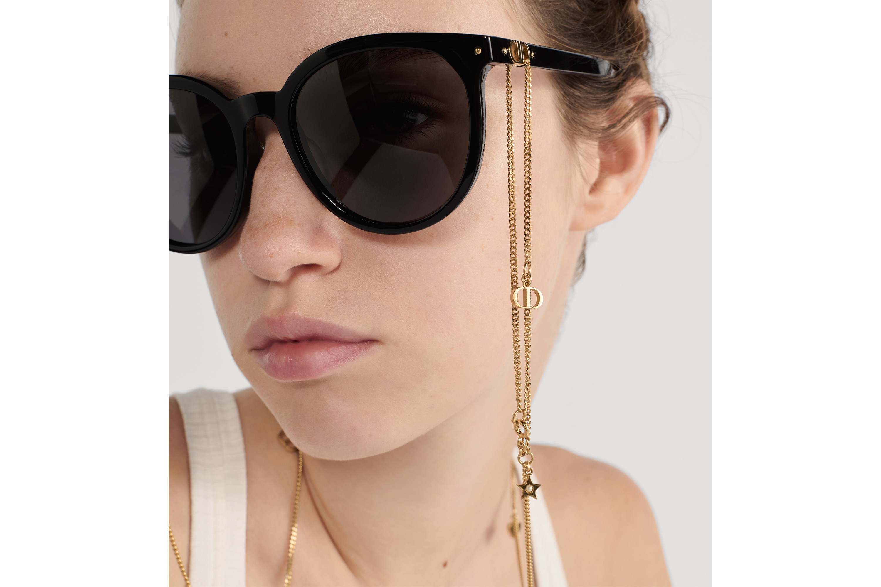 Petit CD R1F 선글라스 블랙 라운드 & Dior Lucky 골드 피니시 메탈 체인 E07