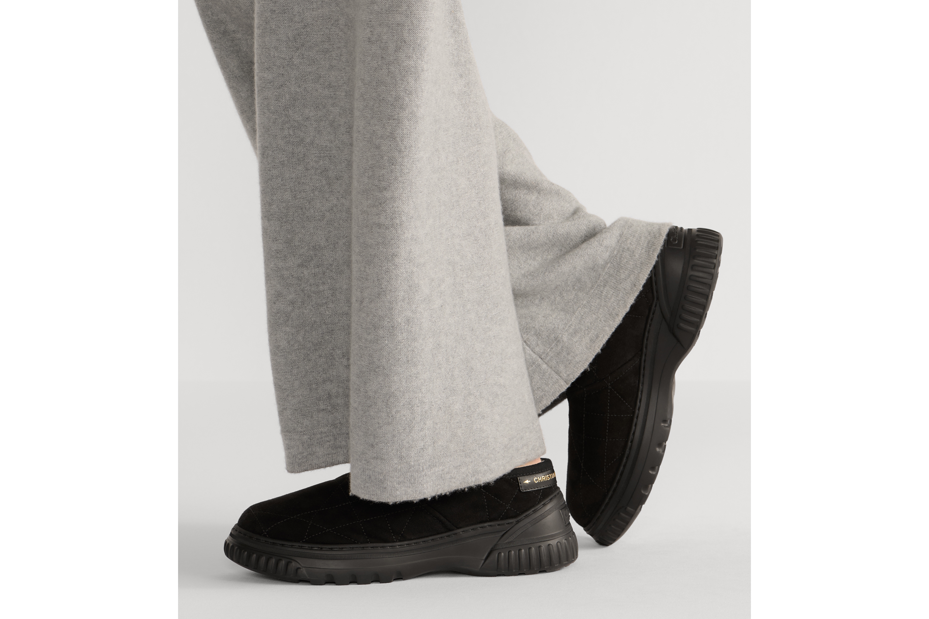 DiorAlps Niedriger Dior Frost Ankle Boot Cannage Ziegenveloursleder in Schwarz und Lammshearling in Weiß E15