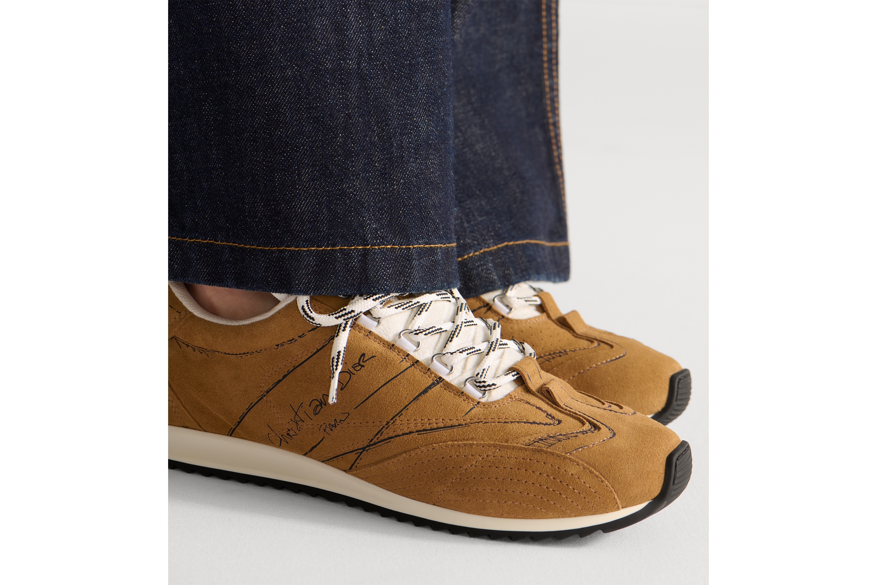 Look D-Sketch Sneaker Hazelnut Suede Calfskin E17
