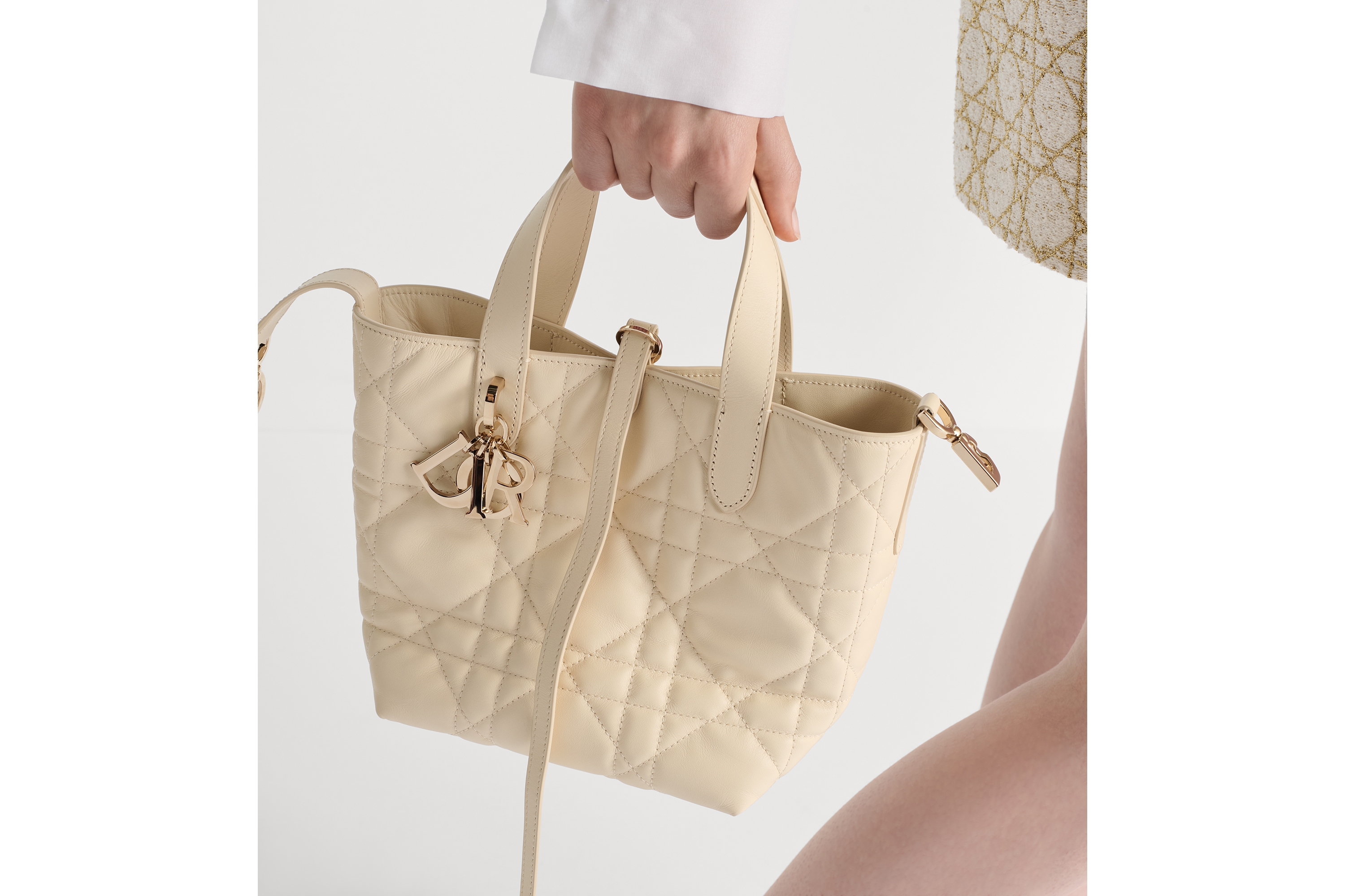 Look Small Dior Toujours Vertical Tote Bag Light Beige Macrocannage Calfskin E11