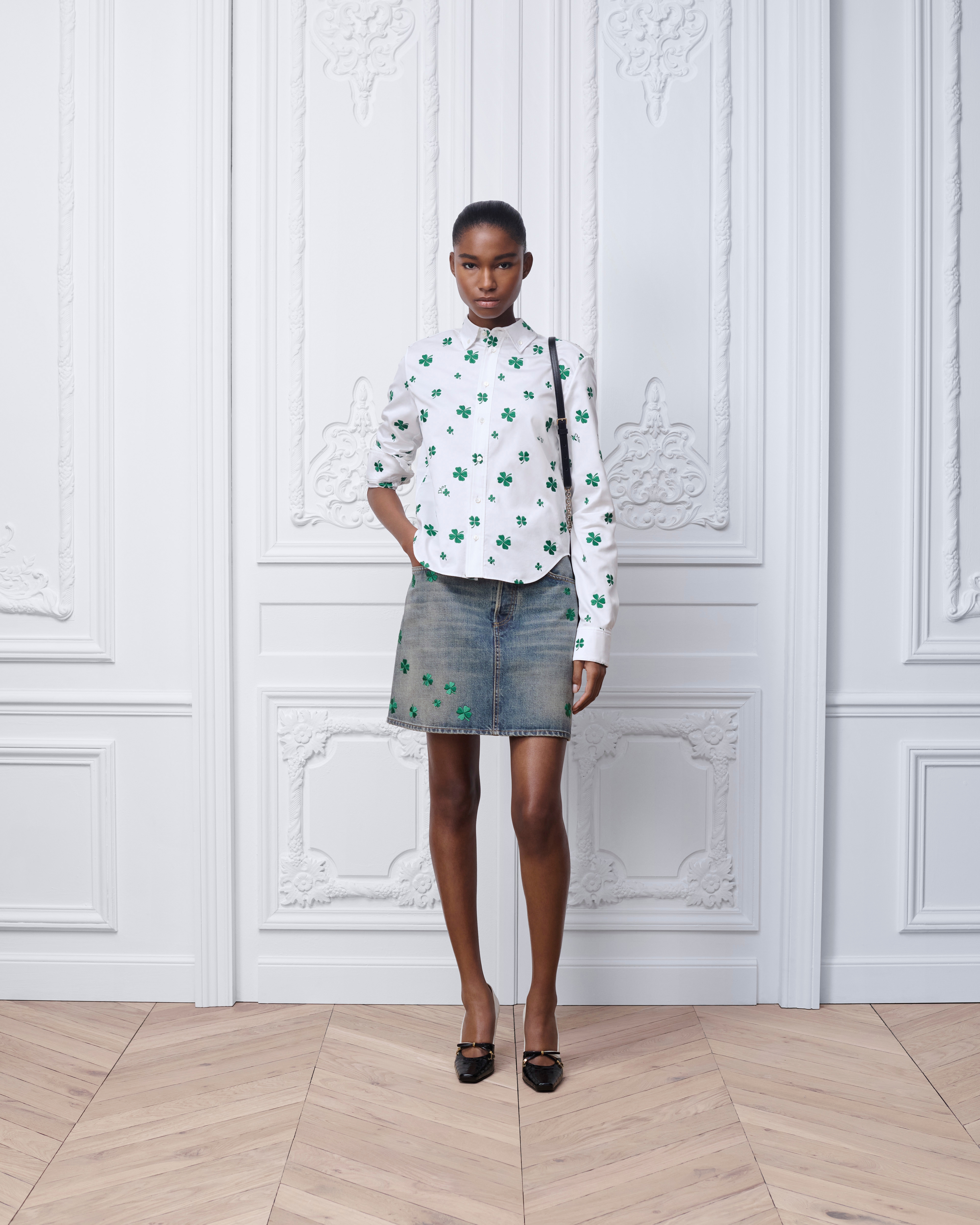 Embroidered Blouse White Cotton-Blend Poplin with Green Dior Clover Motif E01