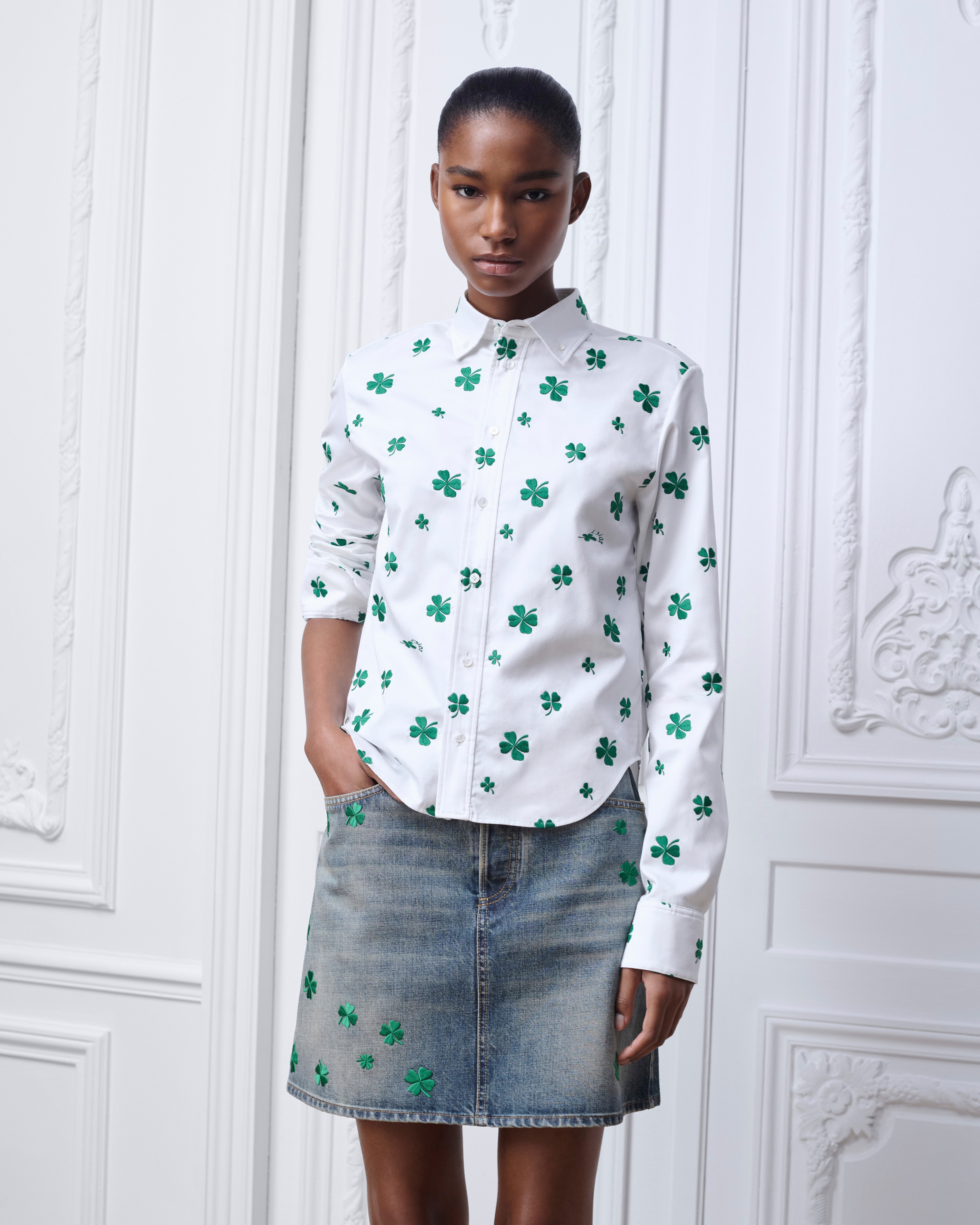 Embroidered Blouse White Cotton-Blend Poplin with Green Dior Clover Motif E04
