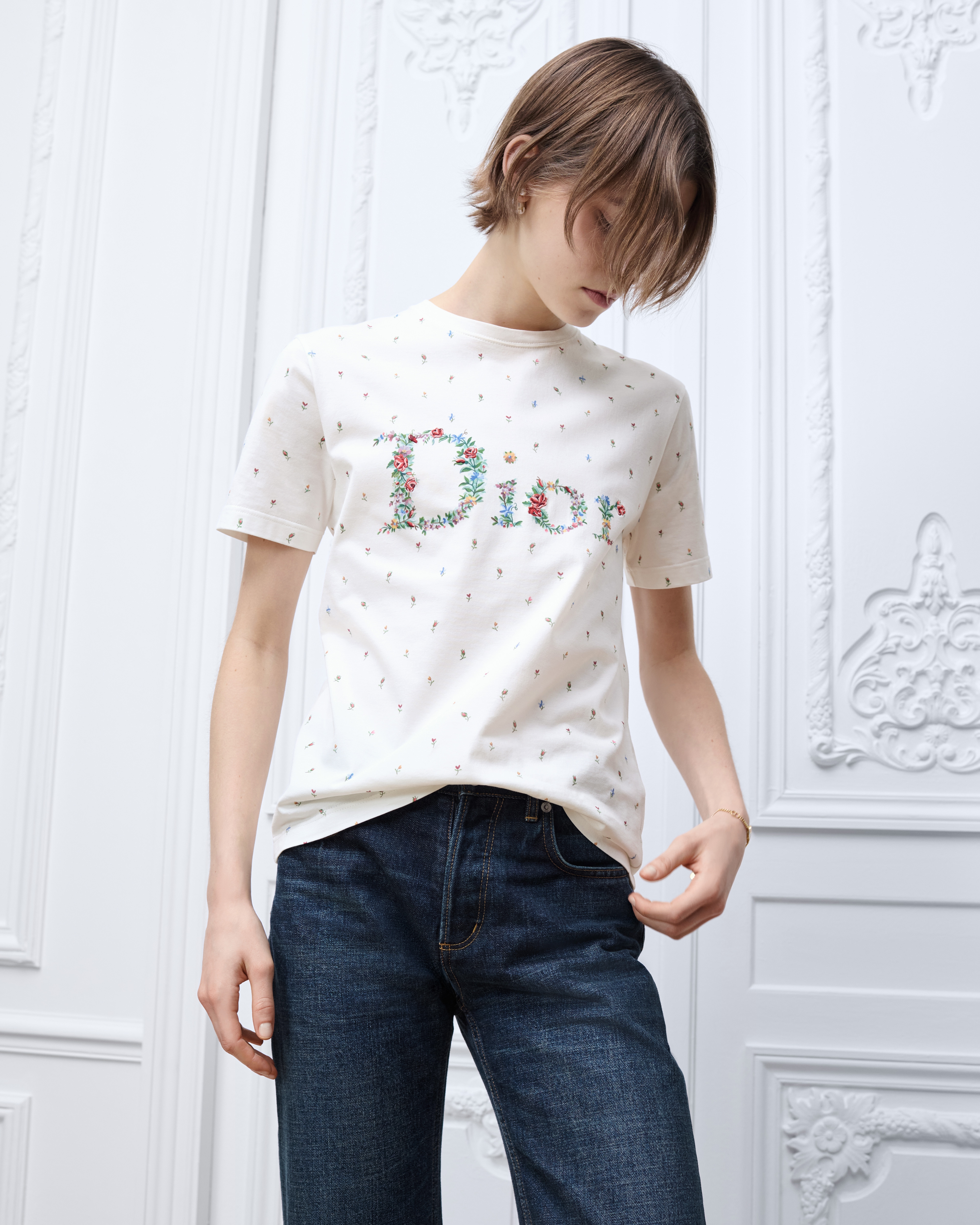 Look Dioramour Fitted T-Shirt White Cotton Jersey with Multicolor Dior Flowers Motif E04