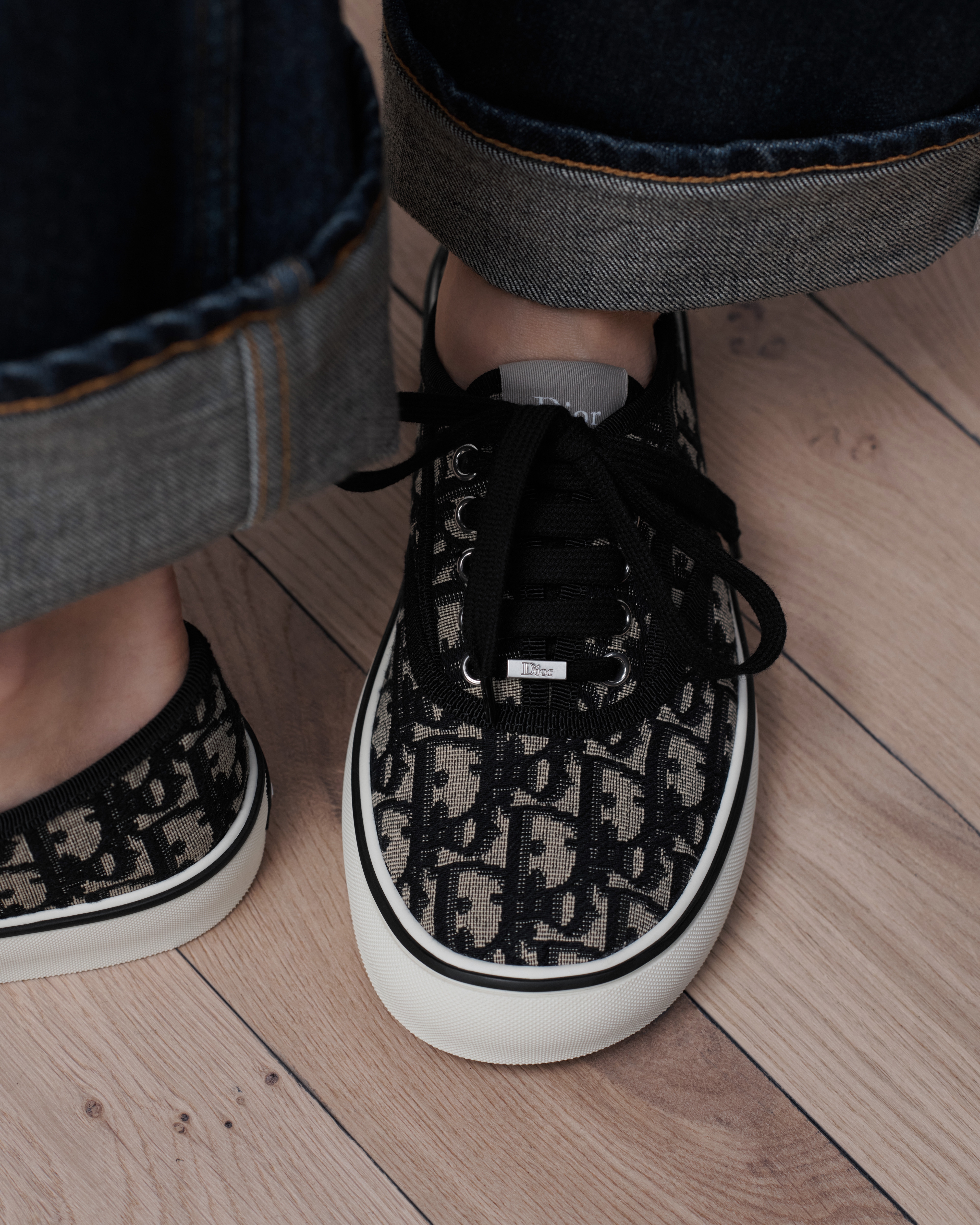 Dior Saltwind Sneaker Blue Dior Oblique Embroidered Cotton E14