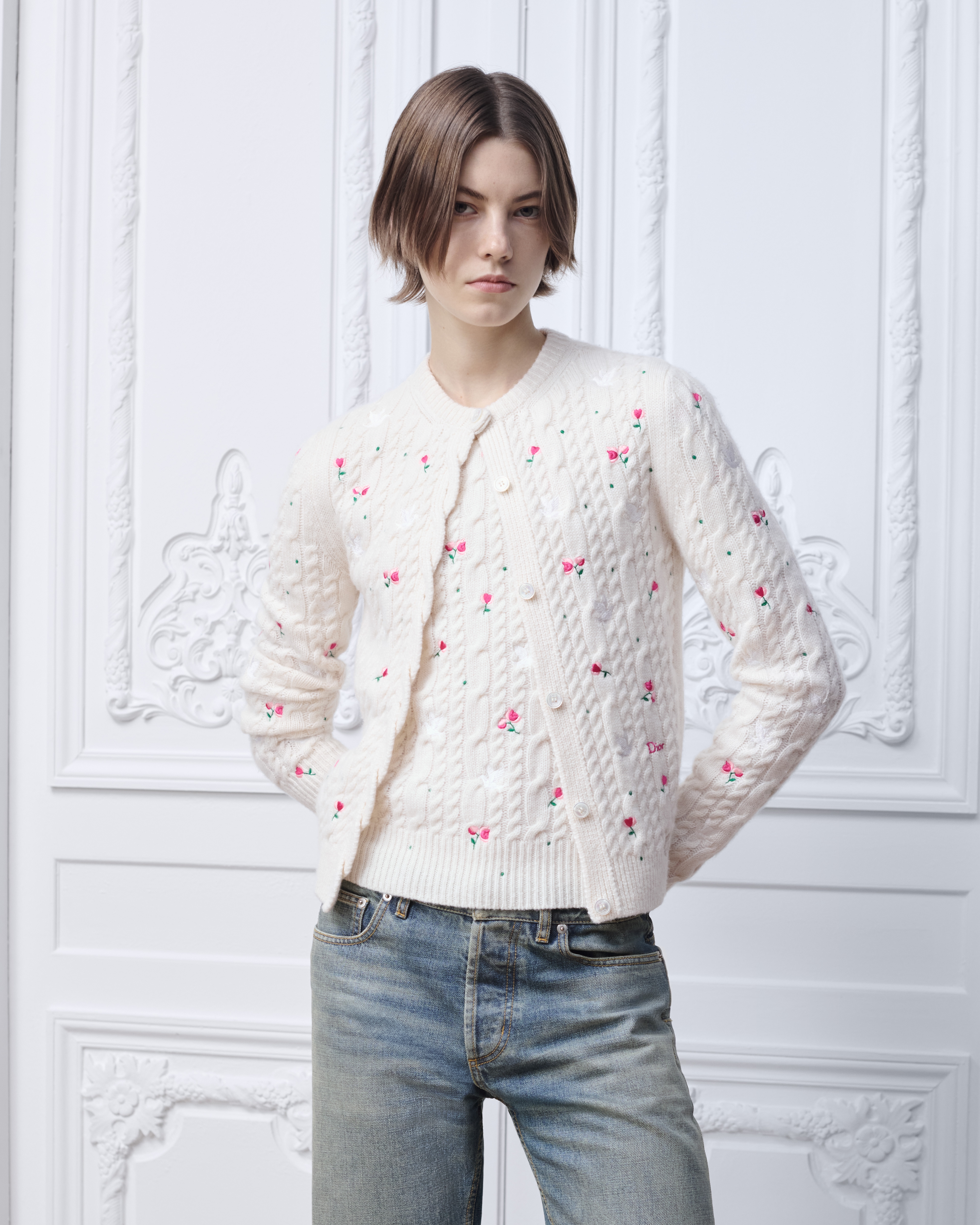 Dioramour Embroidered Cardigan Ecru Cashmere Cable-Knit with Multicolor Doves & Roses Motif E04