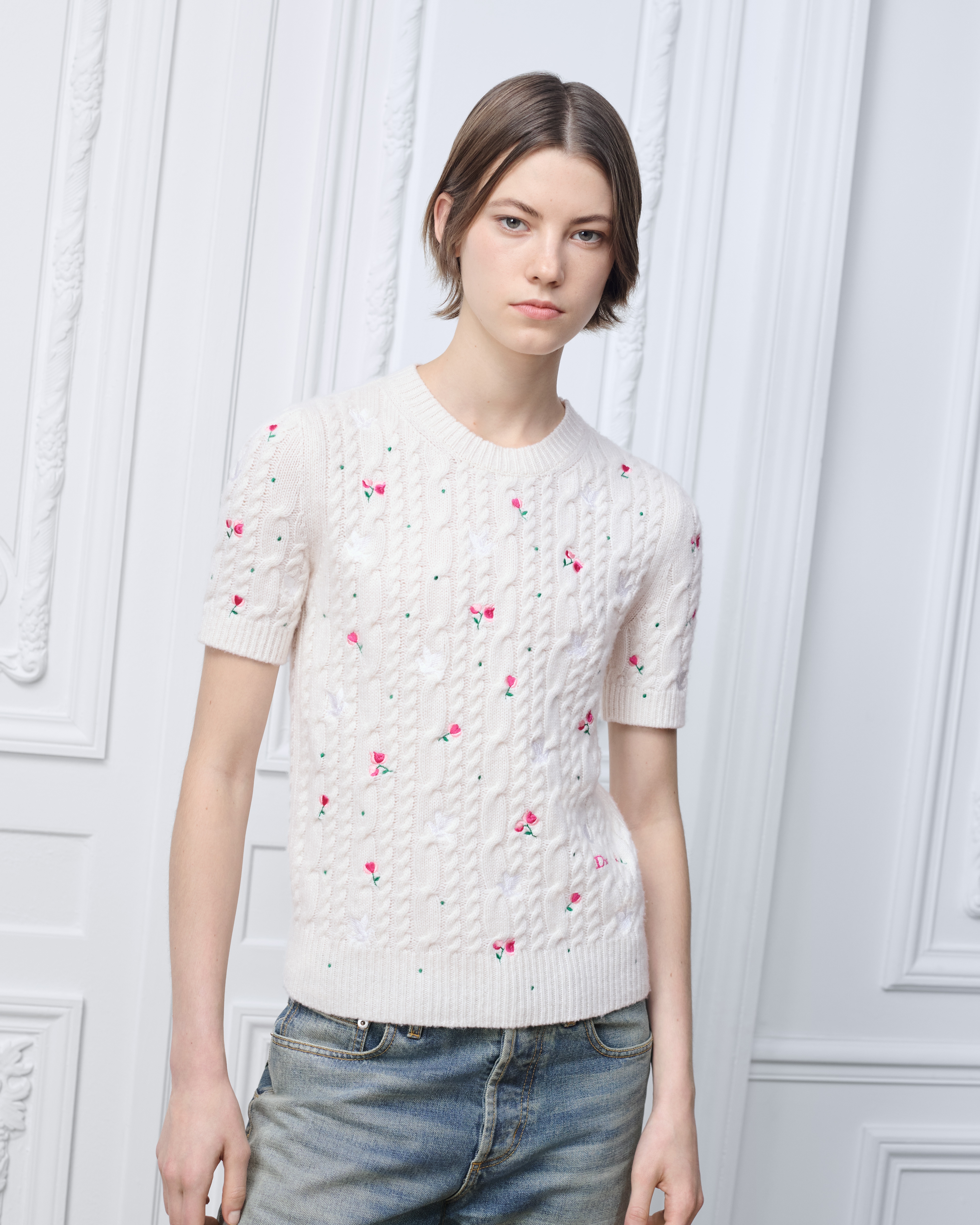 Dioramour Embroidered Short-Sleeved Sweater Ecru Cashmere Cable-Knit with Multicolor Doves & Roses Motif E05