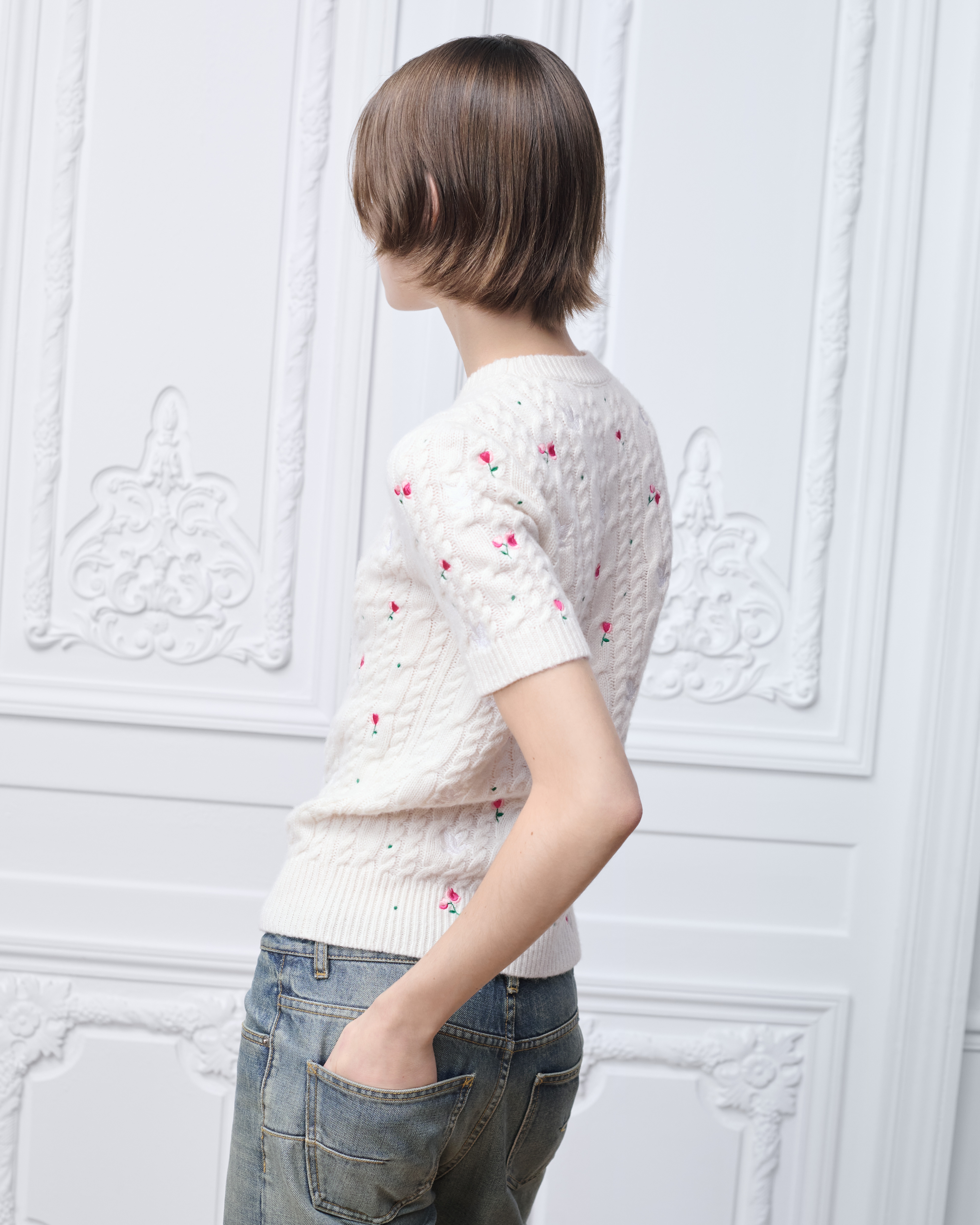 Dioramour Embroidered Short-Sleeved Sweater Ecru Cashmere Cable-Knit with Multicolor Doves & Roses Motif E06