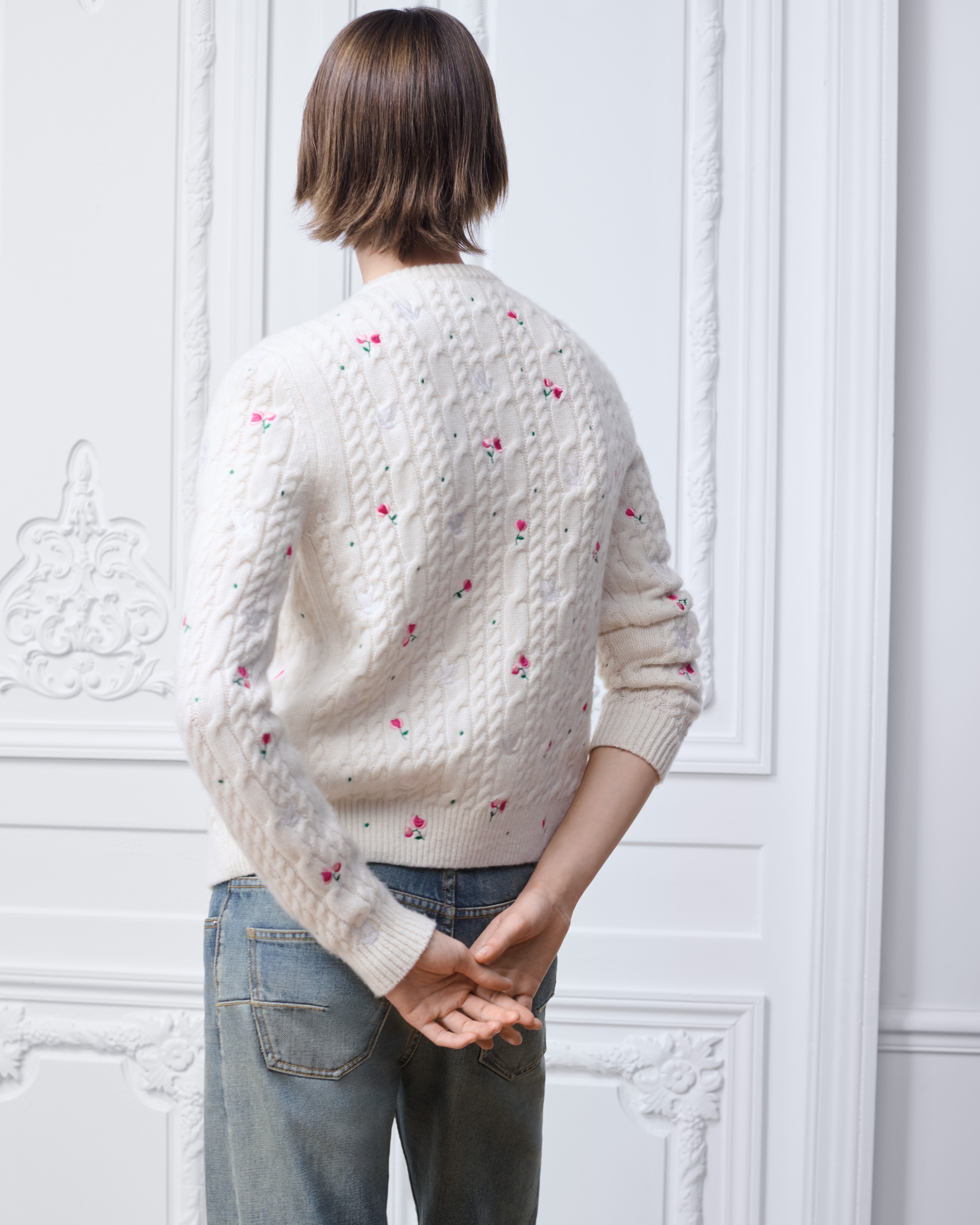 Look Dioramour Embroidered Cardigan Ecru Cashmere Cable-Knit with Multicolor Doves & Roses Motif E09