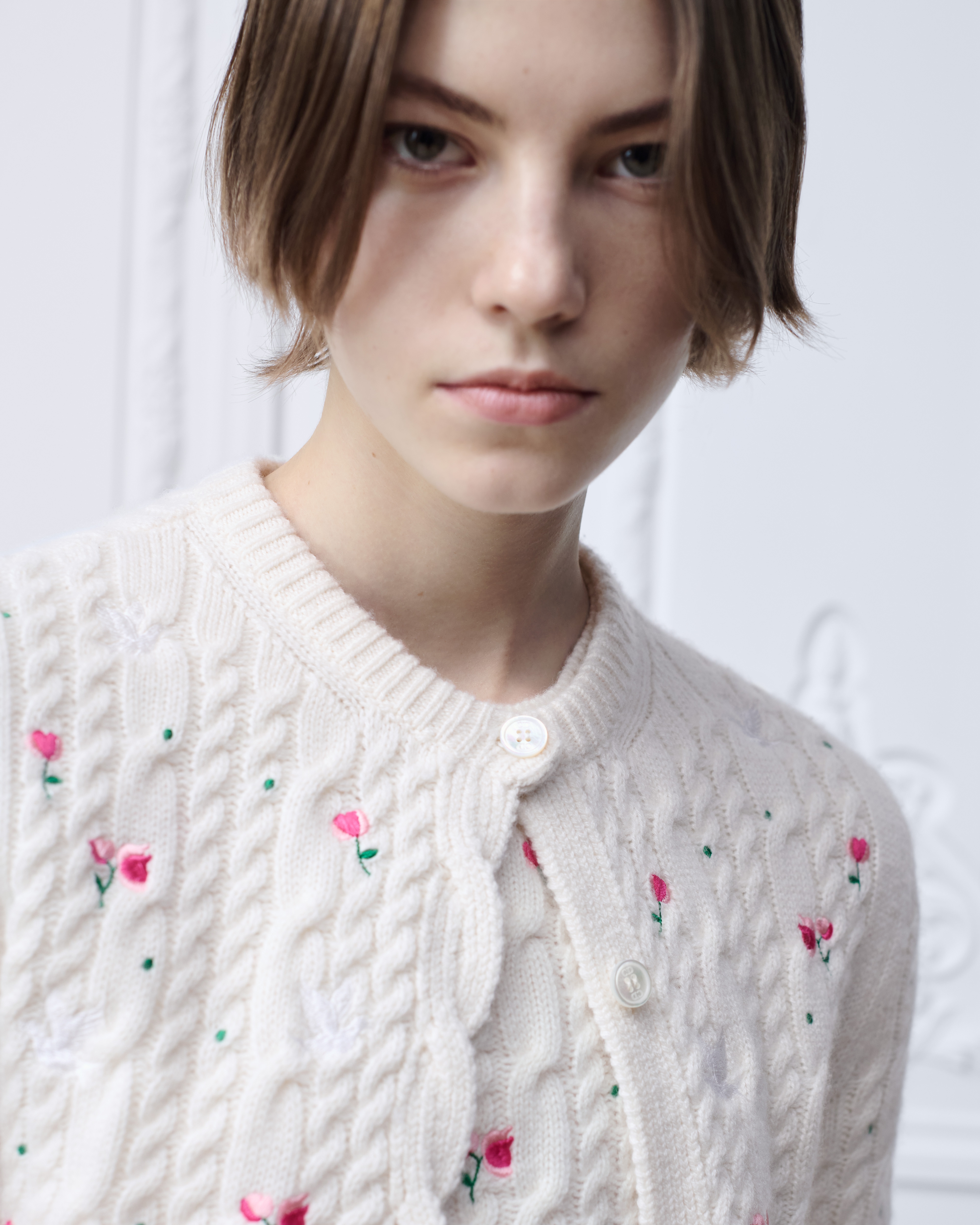 Dioramour Embroidered Cardigan Ecru Cashmere Cable-Knit with Multicolor Doves & Roses Motif E12