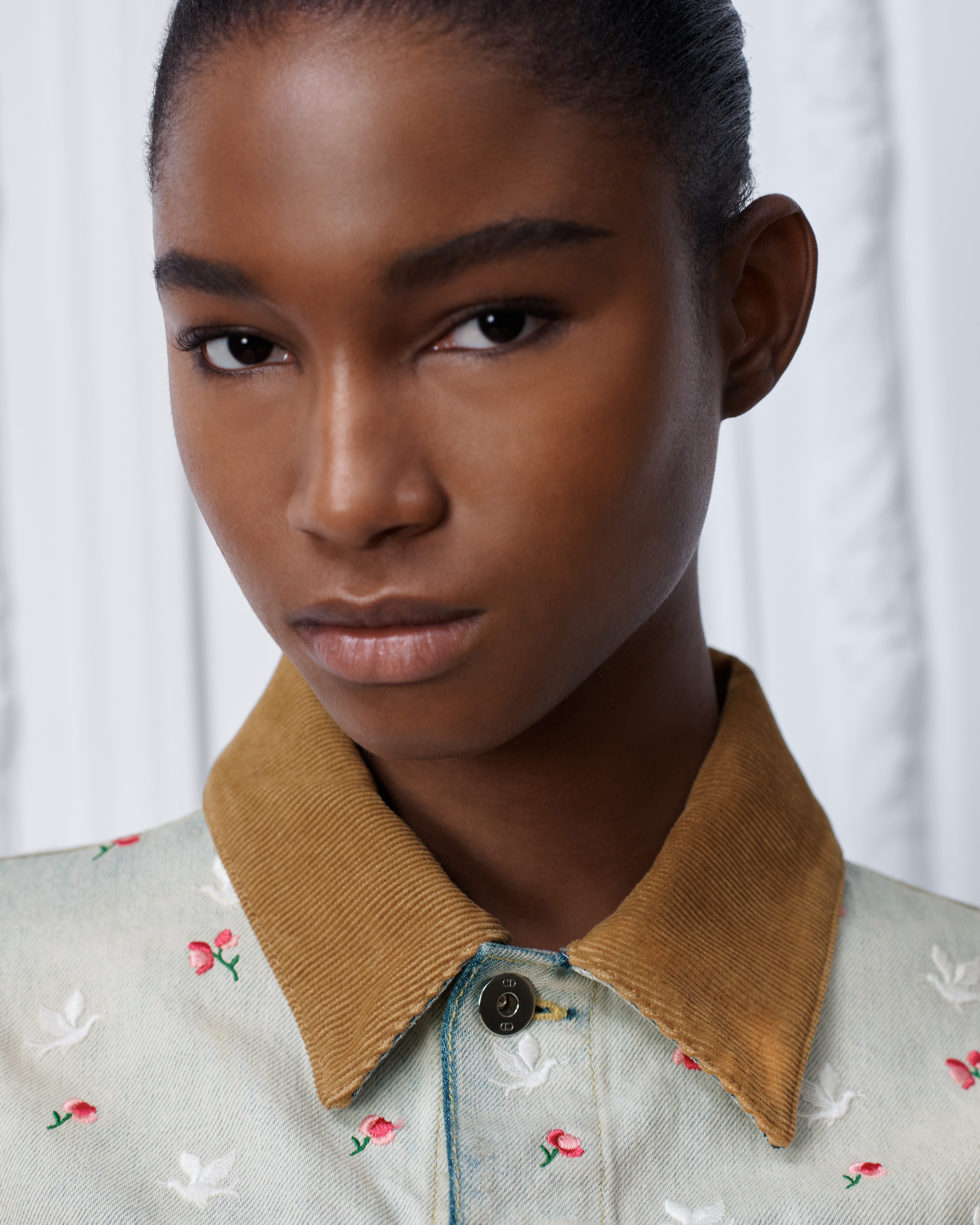 Look Dioramour Embroidered Jacket Light Blue Cotton Denim with Multicolor Doves & Roses Motif E07