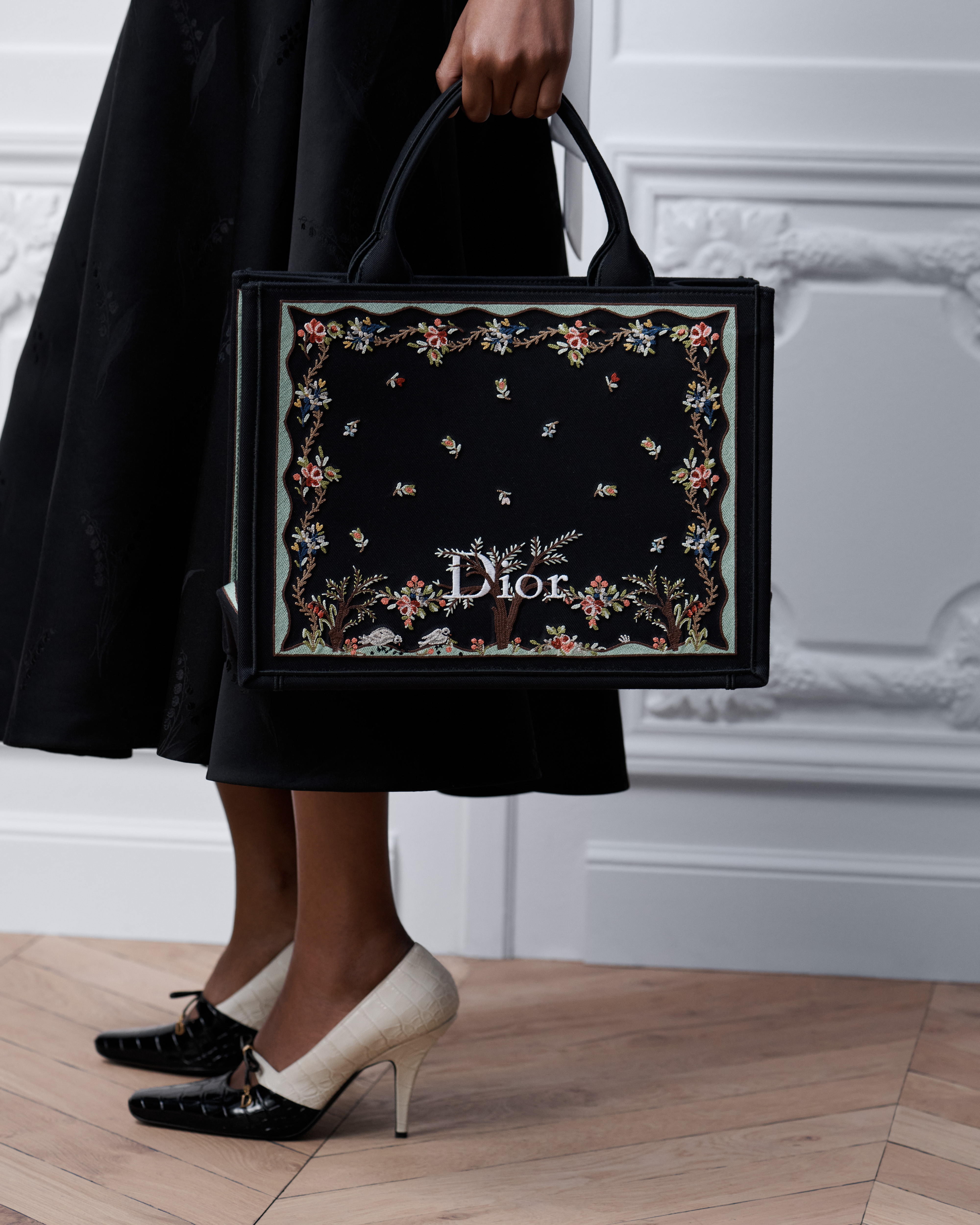 Look Dioramour Medium Dior Book Tote with Strap Black Multicolor Revolution Flowers Embroidery (36.5 x 26.5 x 16.5 cm) E10