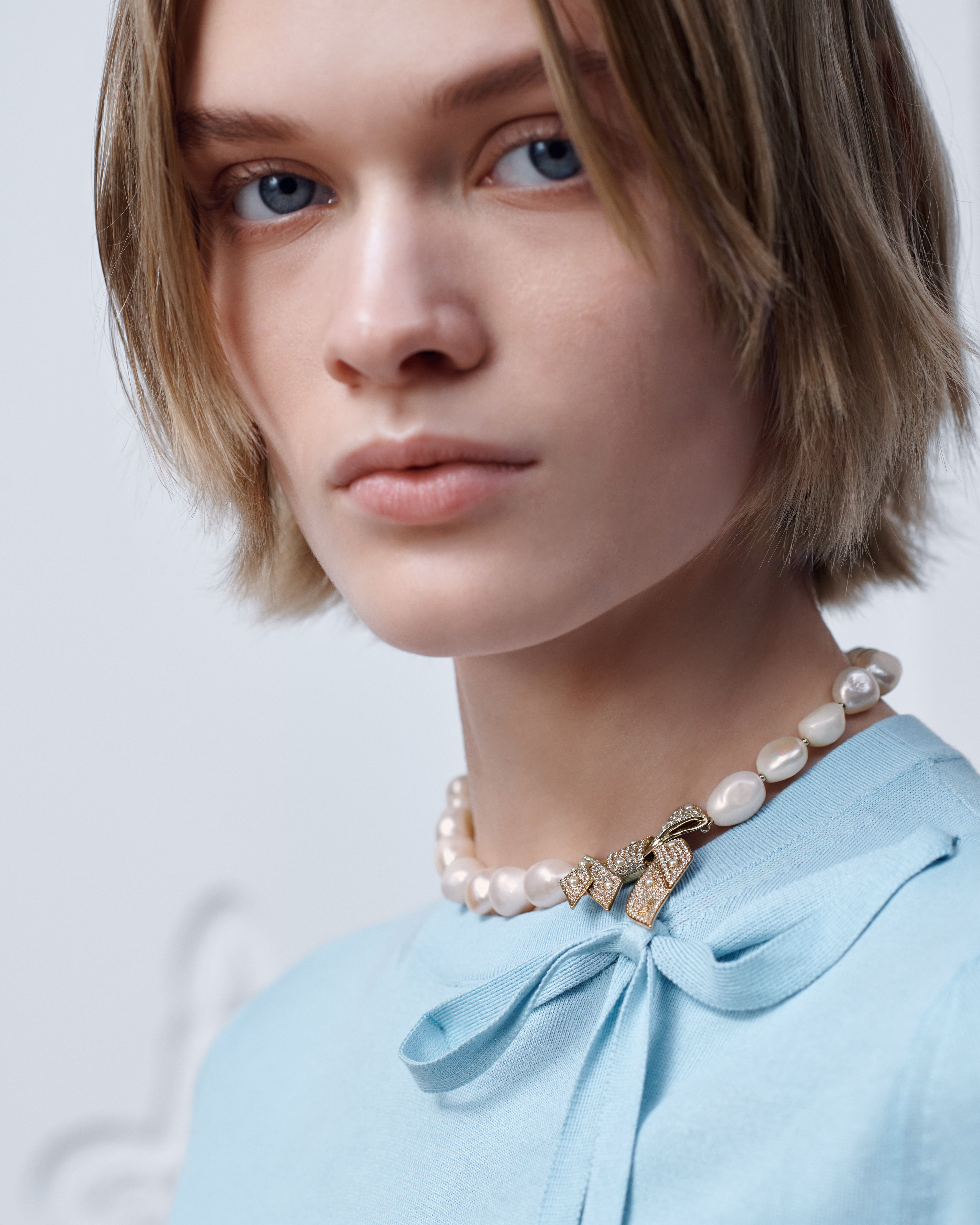 Look Pull ajusté à manches courtes Maille de soie bleu ciel E07