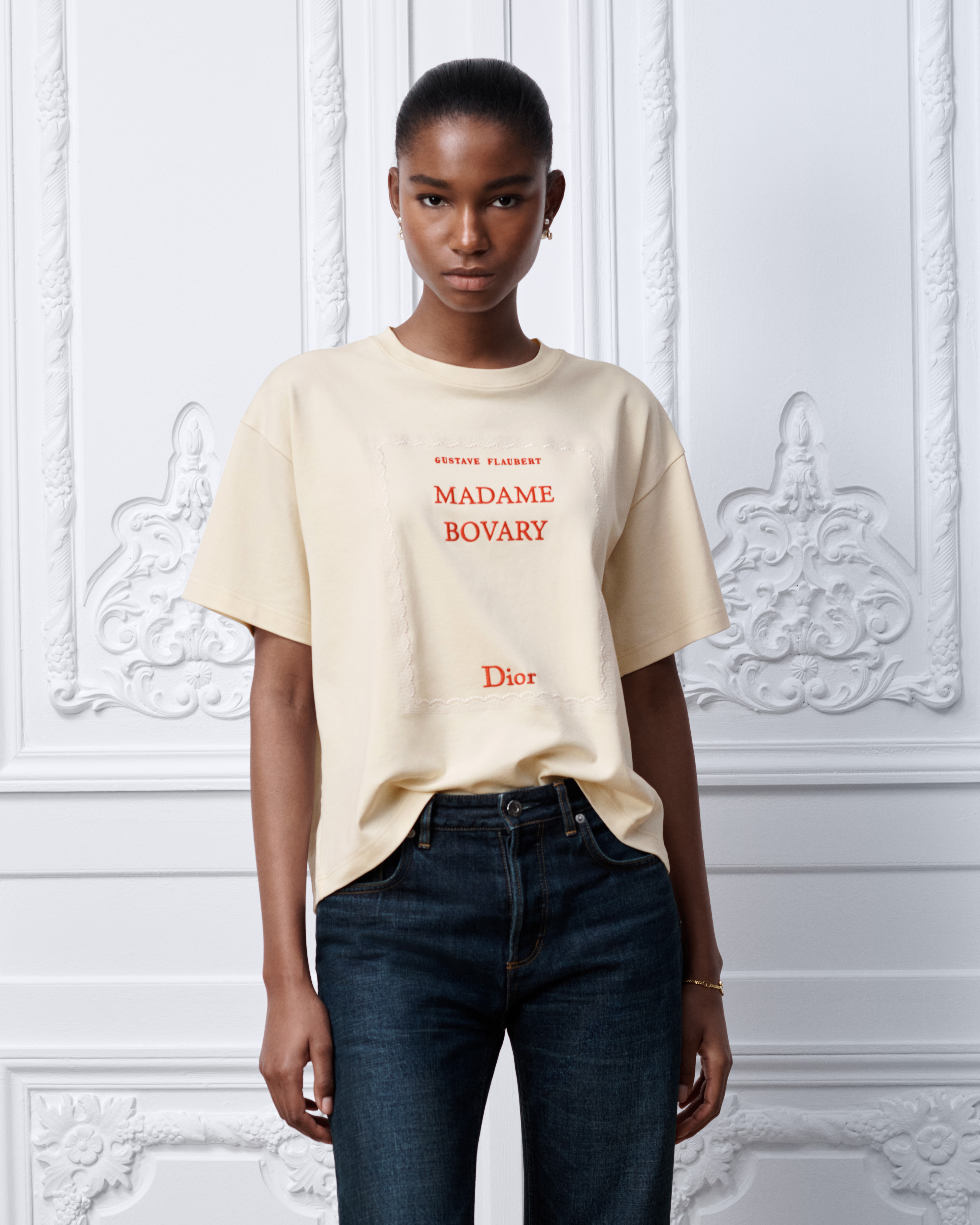 Look Book Cover Oversized Cropped T-Shirt Beige and Red Cotton Jersey E04