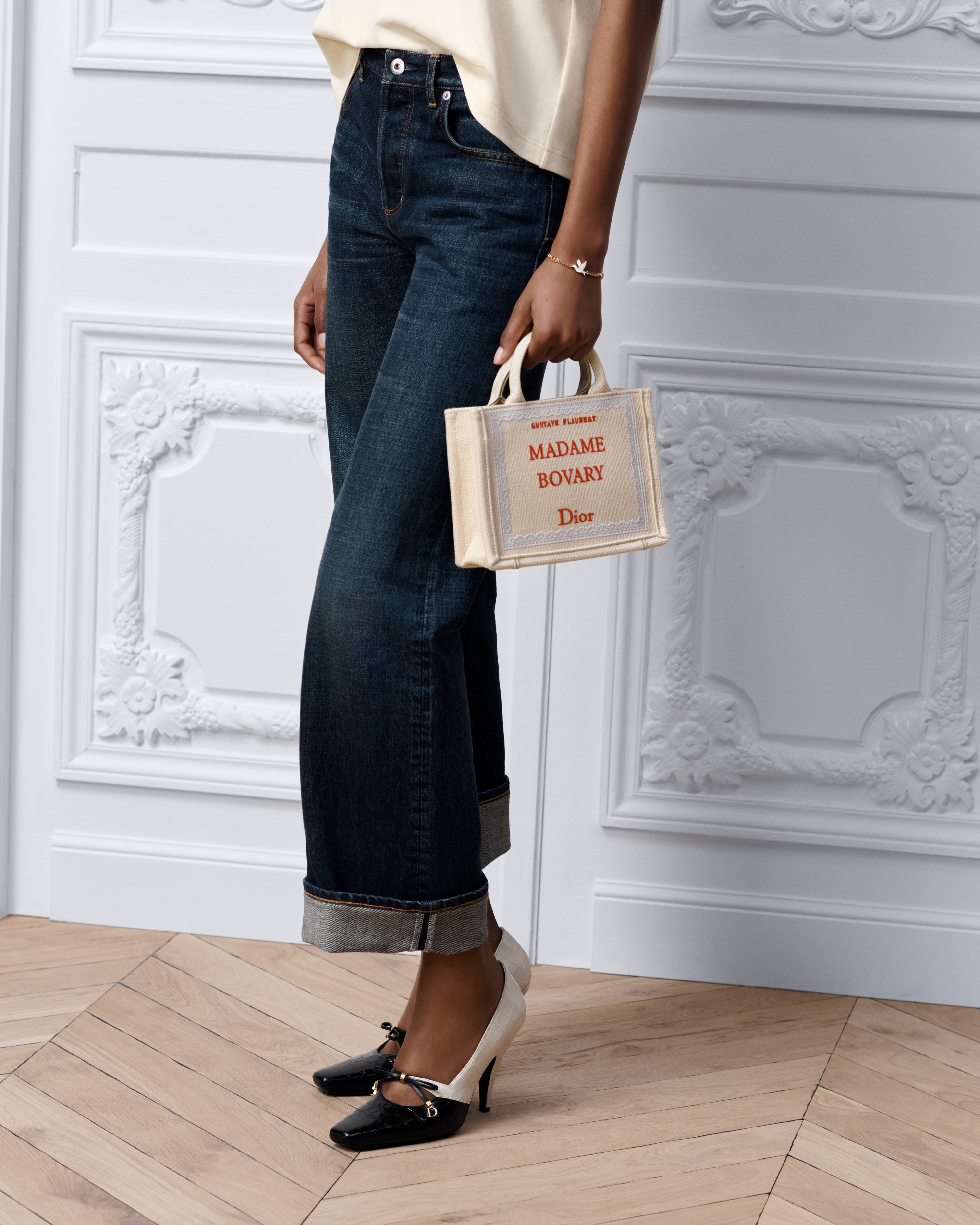 Look Mini Dior Book Tote with Strap Beige and Red Book Cover Embroidery (21 x 16 x 6.5 cm) E10