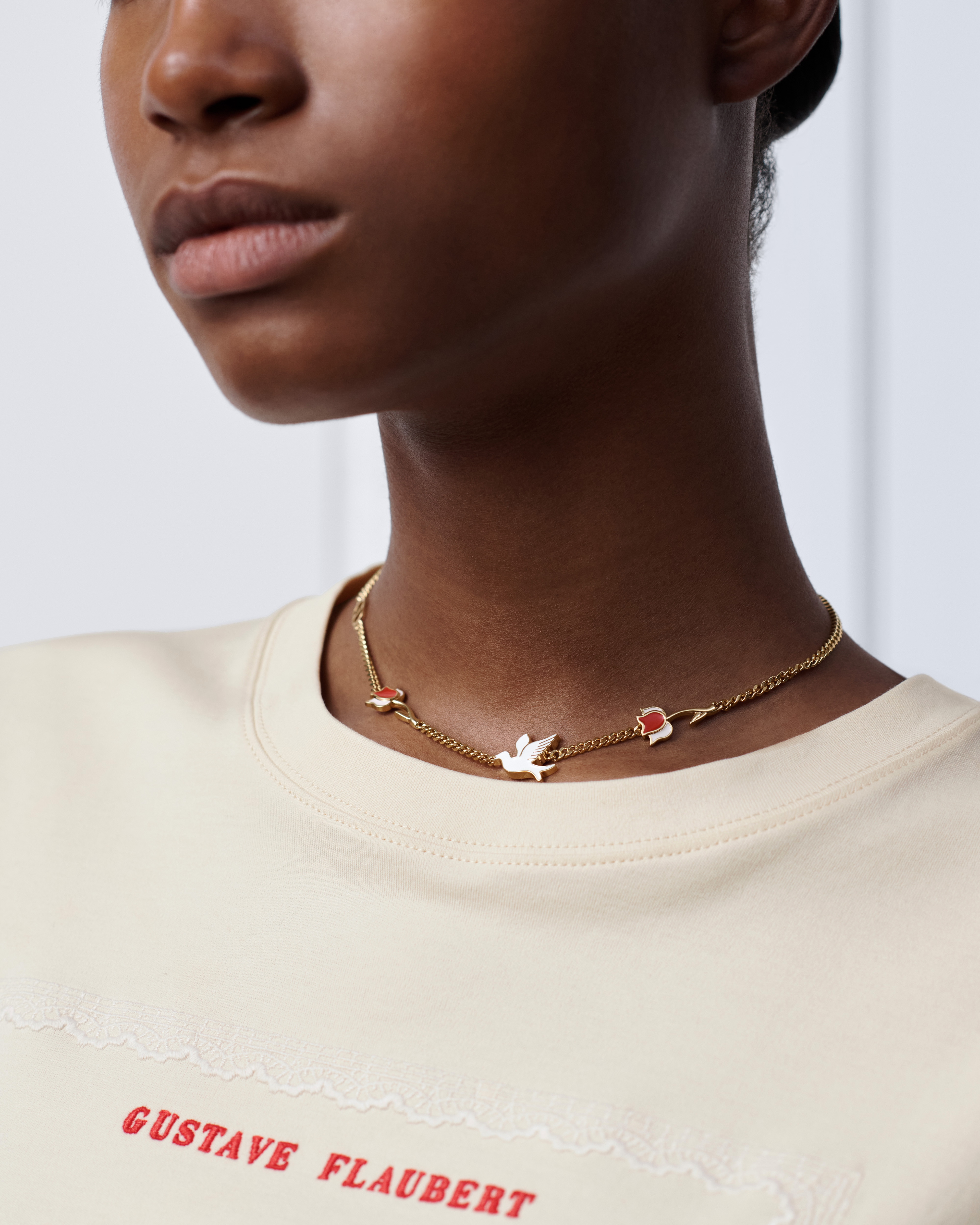 Dioramour Doves & Roses Necklace