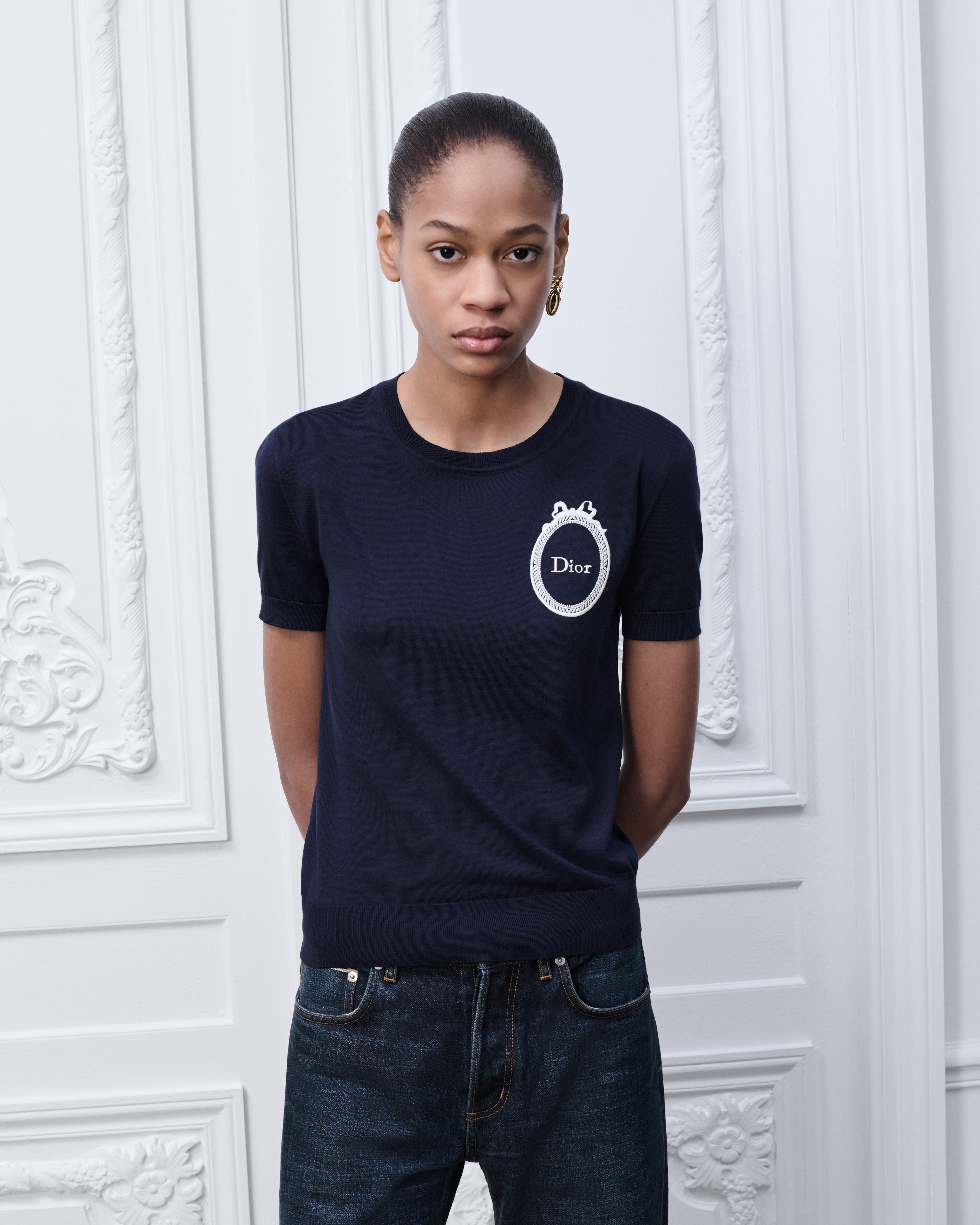 Pull brodé Dior Médaillon à manches courtes Maille de soie bleu marine E04