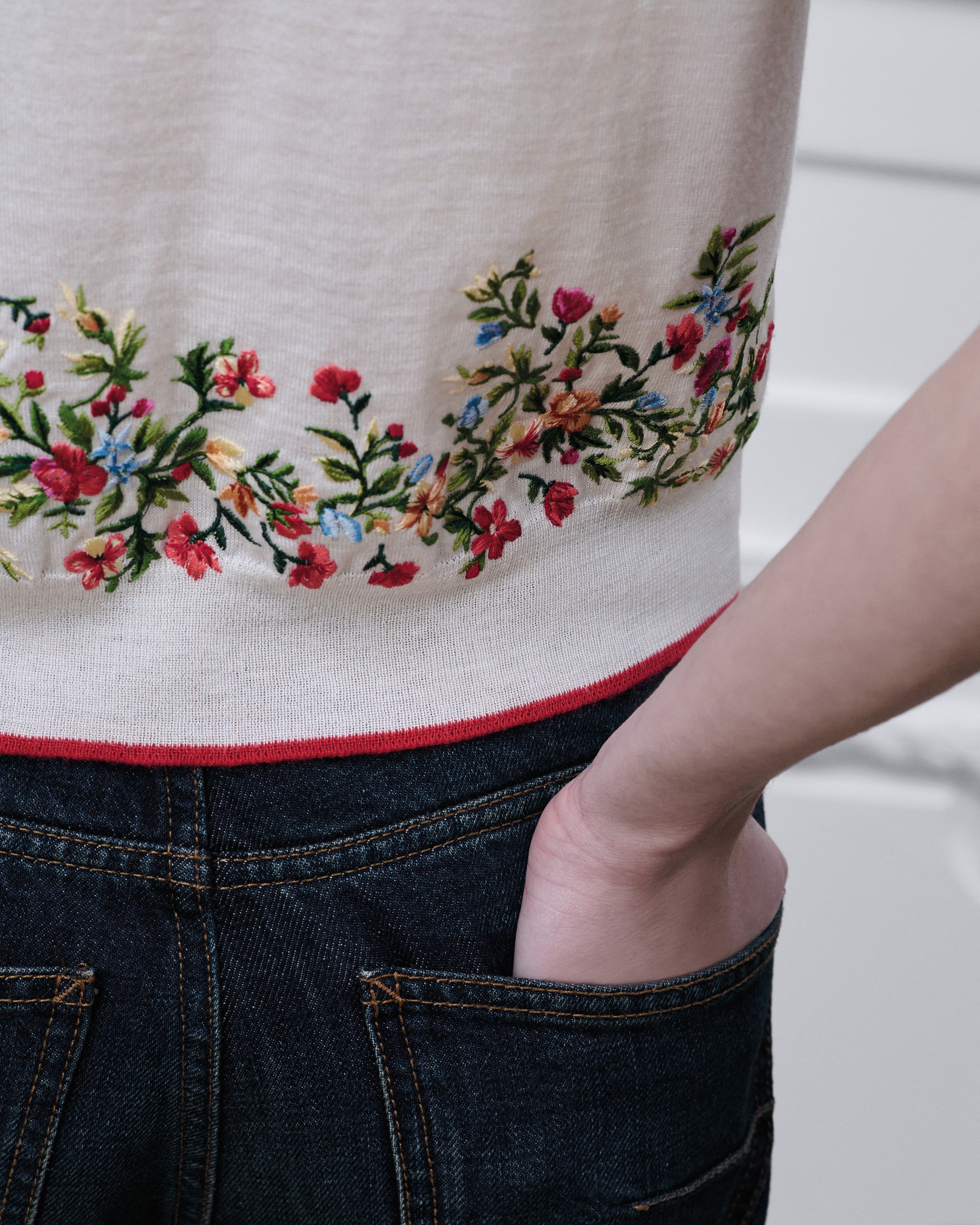 Dioramour Short-Sleeved Embroidered Sweater