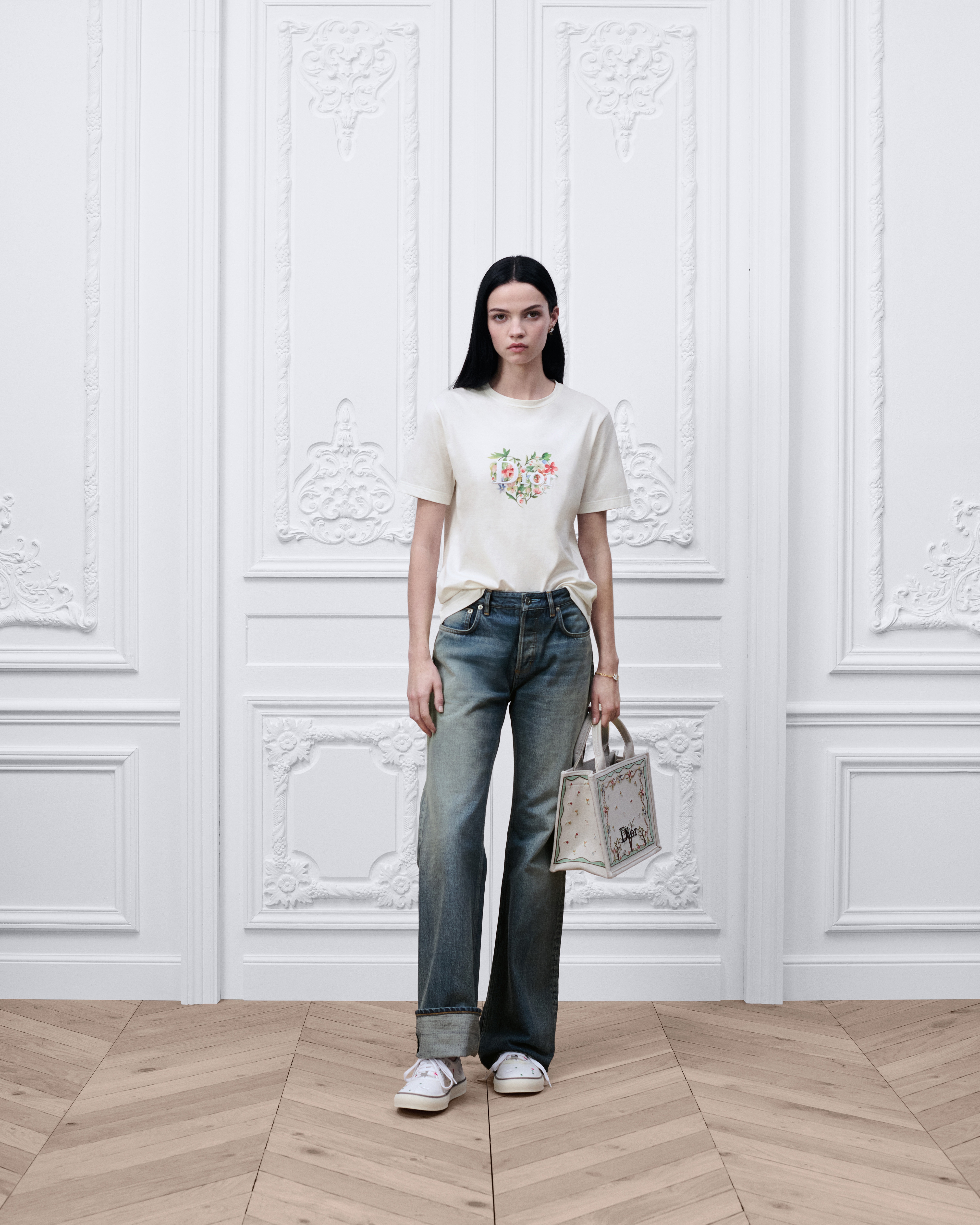 Look Dioramour Fitted T-Shirt White Cotton Jersey with Multicolor Floral Heart Motif E01