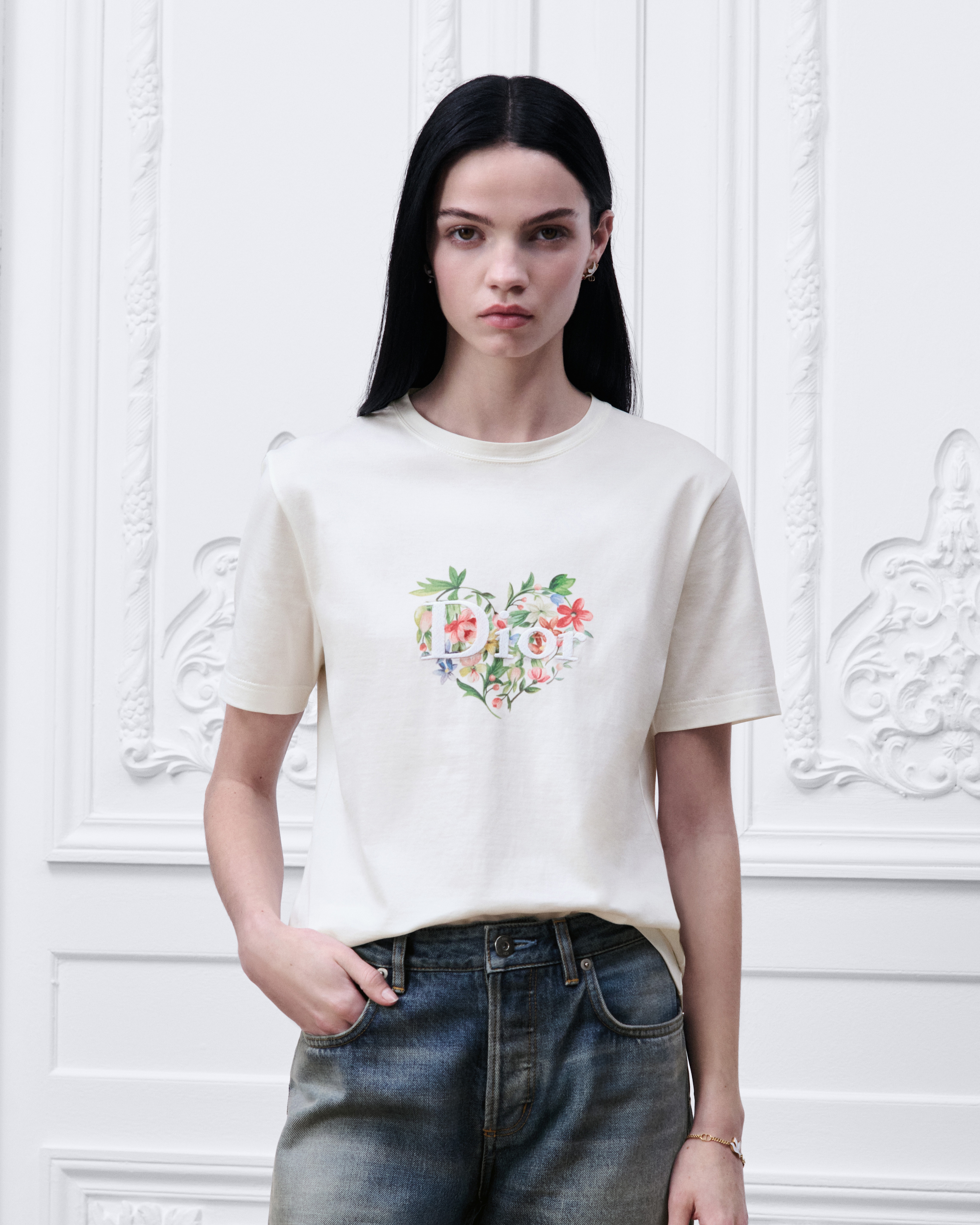 Look Dioramour Fitted T-Shirt White Cotton Jersey with Multicolor Floral Heart Motif E04