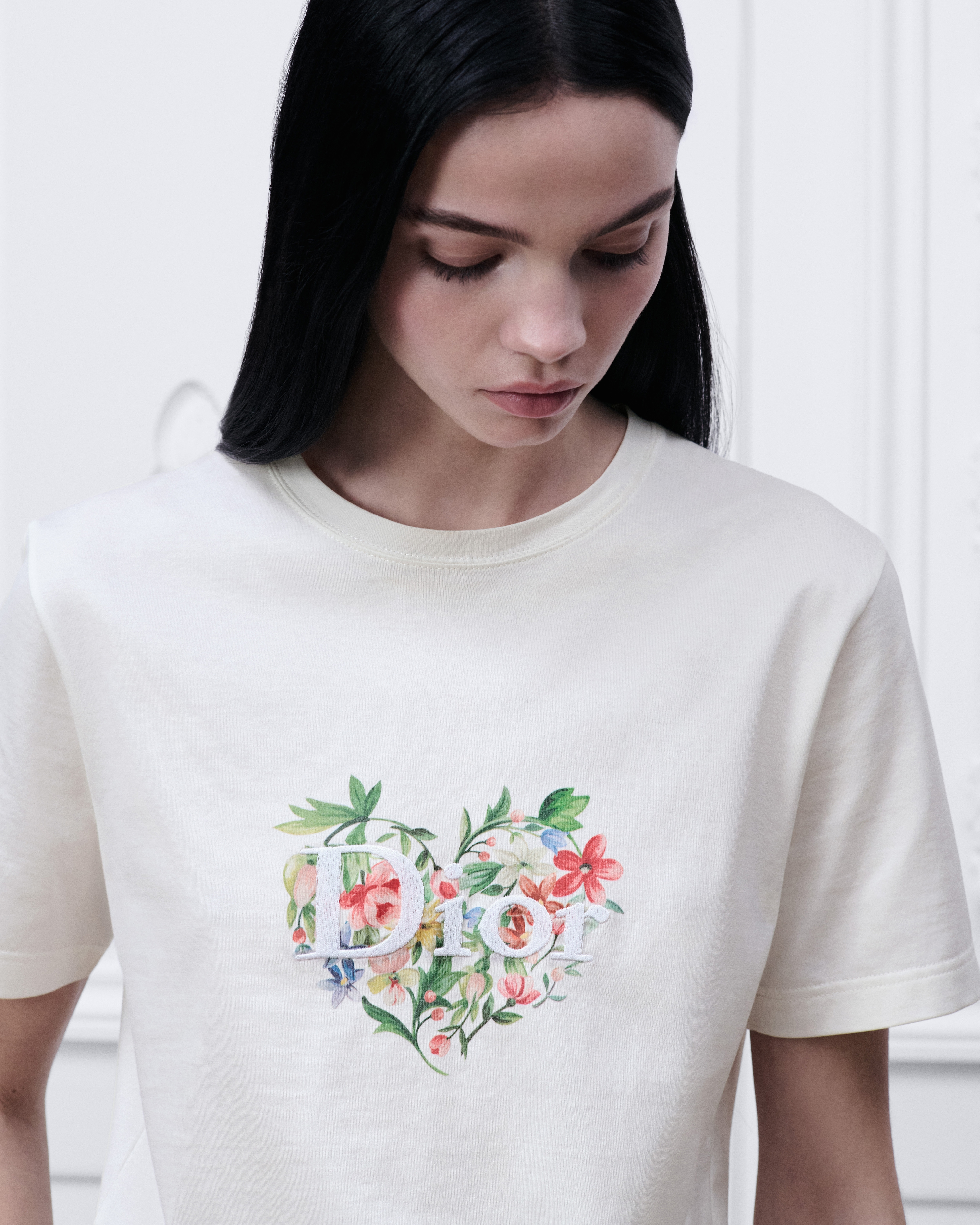 Look Dioramour Fitted T-Shirt White Cotton Jersey with Multicolor Floral Heart Motif E05