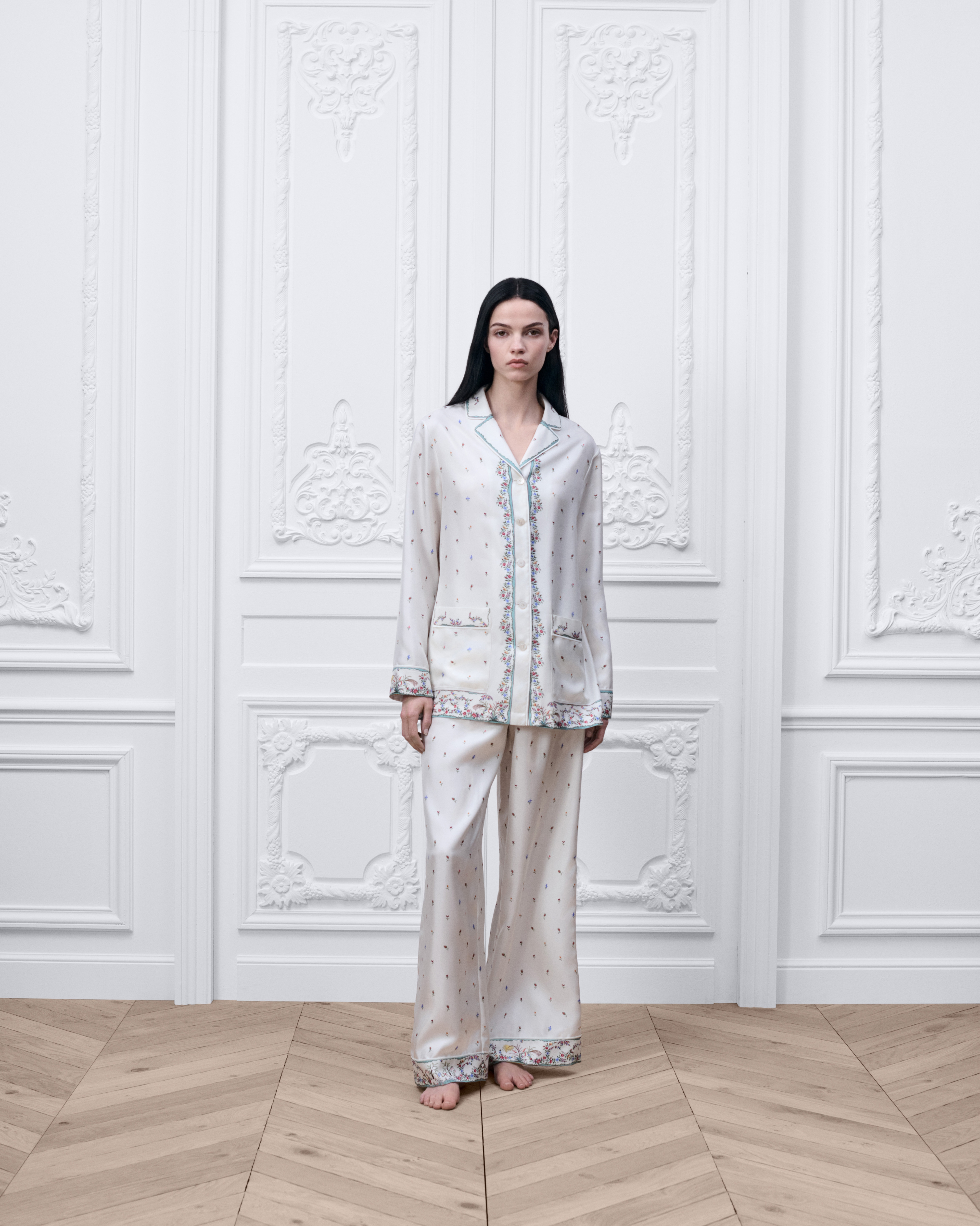 Look Pantalon Dioramour Twill de soie blanche à motif Revolution Flowers multicolore E01