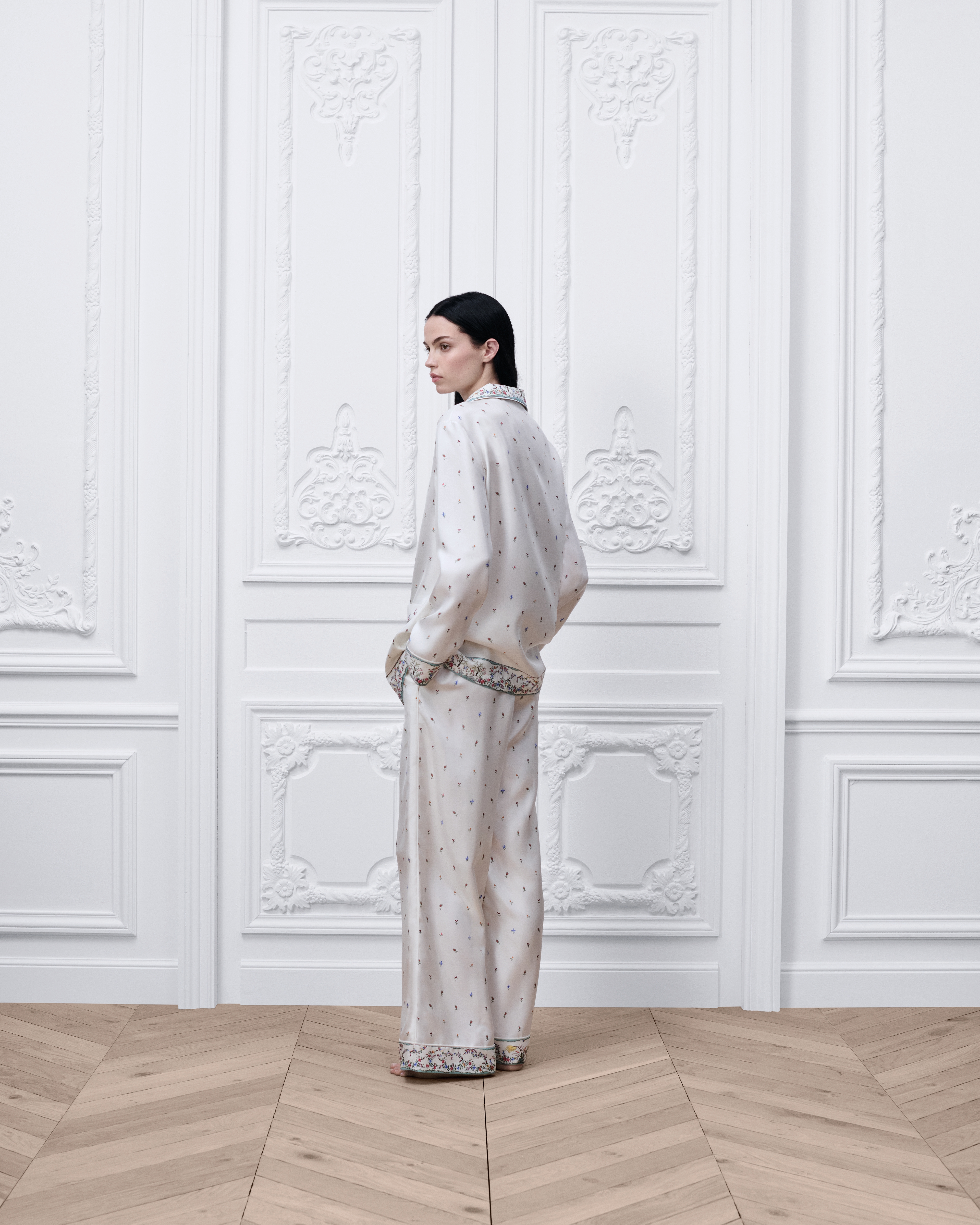 Look Pantalon Dioramour Twill de soie blanche à motif Revolution Flowers multicolore E03