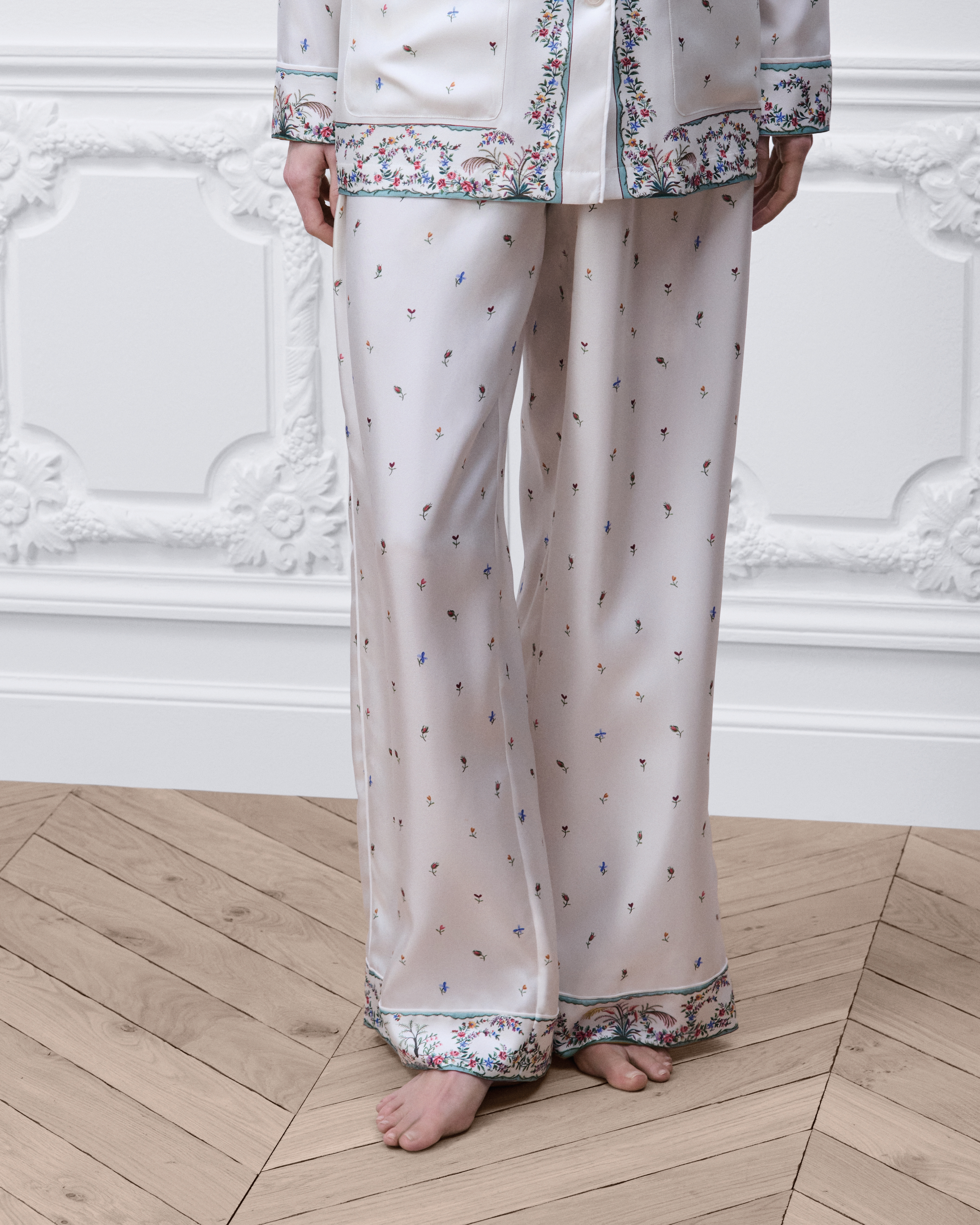 Look Pantalon Dioramour Twill de soie blanche à motif Revolution Flowers multicolore E14