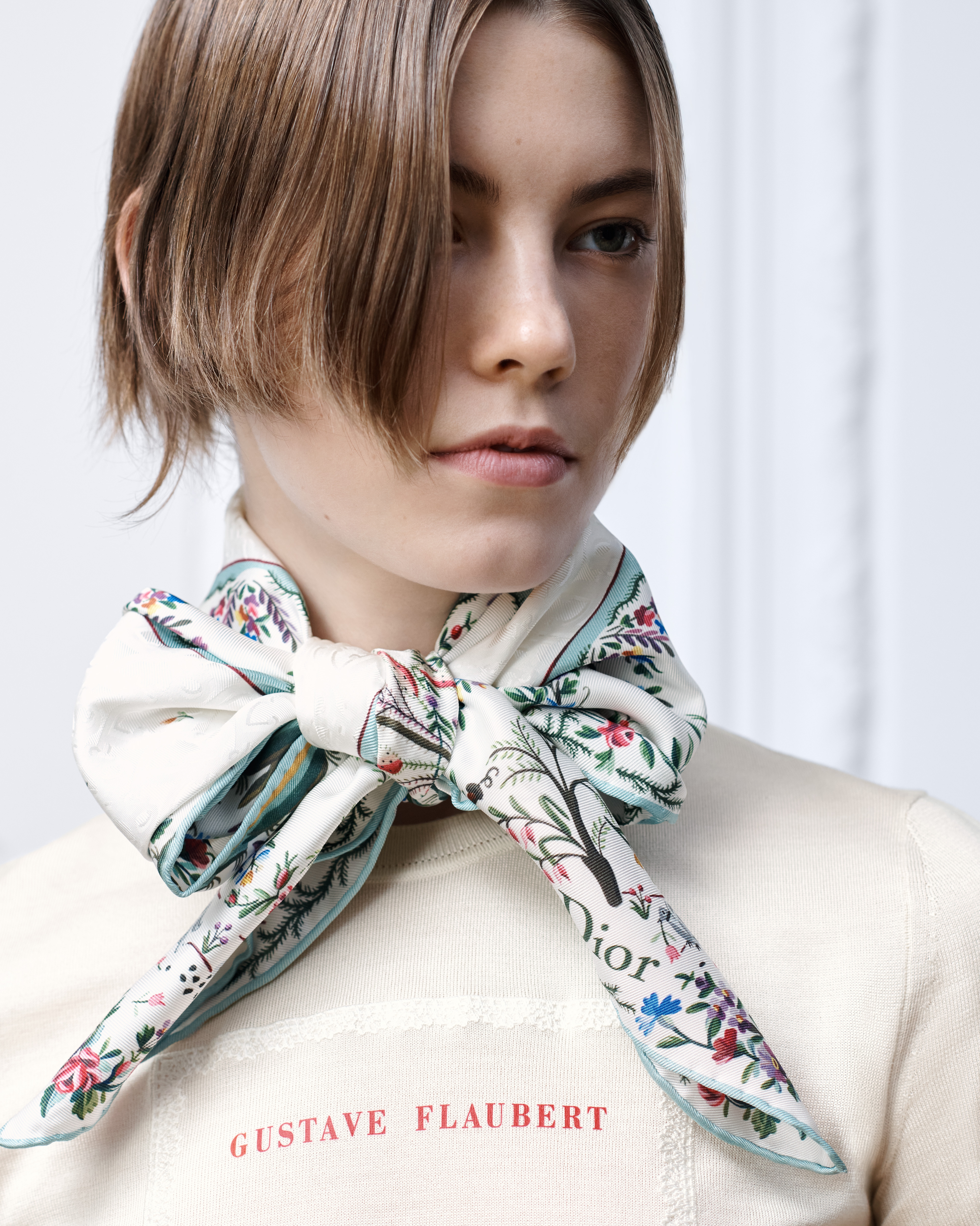 Look Dioramour Revolution Flowers 90 Square Scarf White Multicolor Silk Twill E12