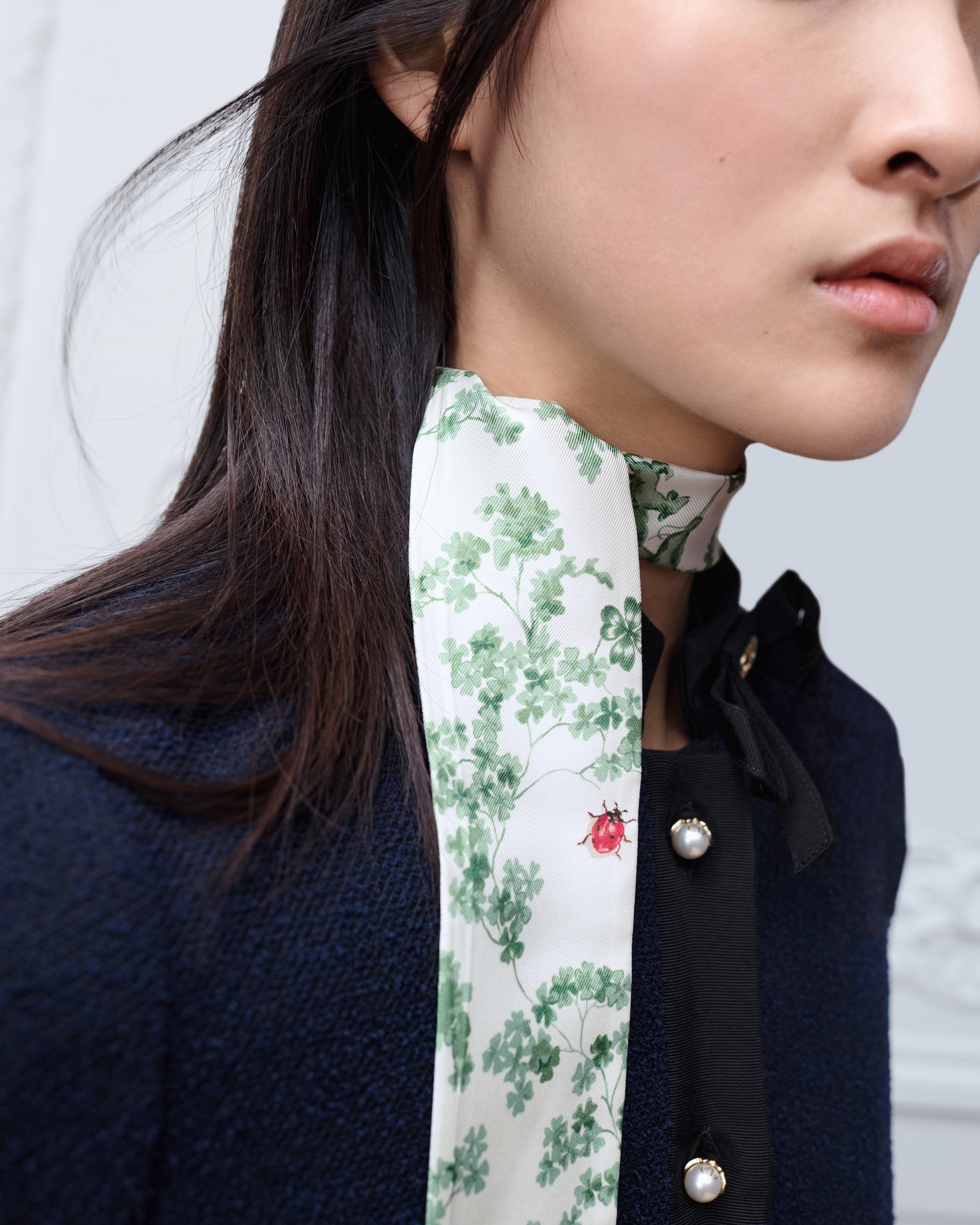 Look Mitzah Toile de Jouy Clover Twill de soie verte et blanche E12